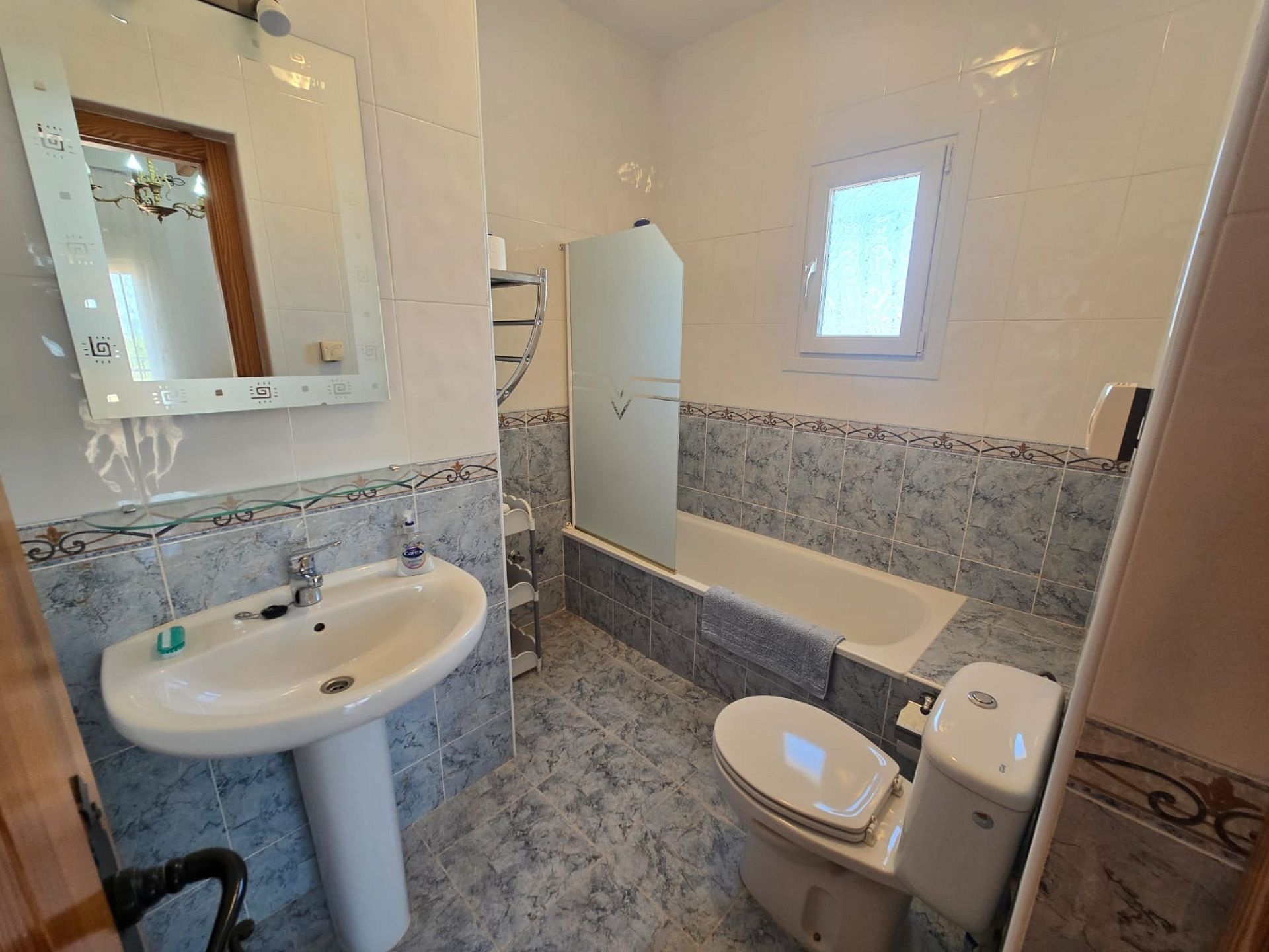 Resale - 4 Bedroom 3 Bathroom Villa in Monóvar -  - Alicante