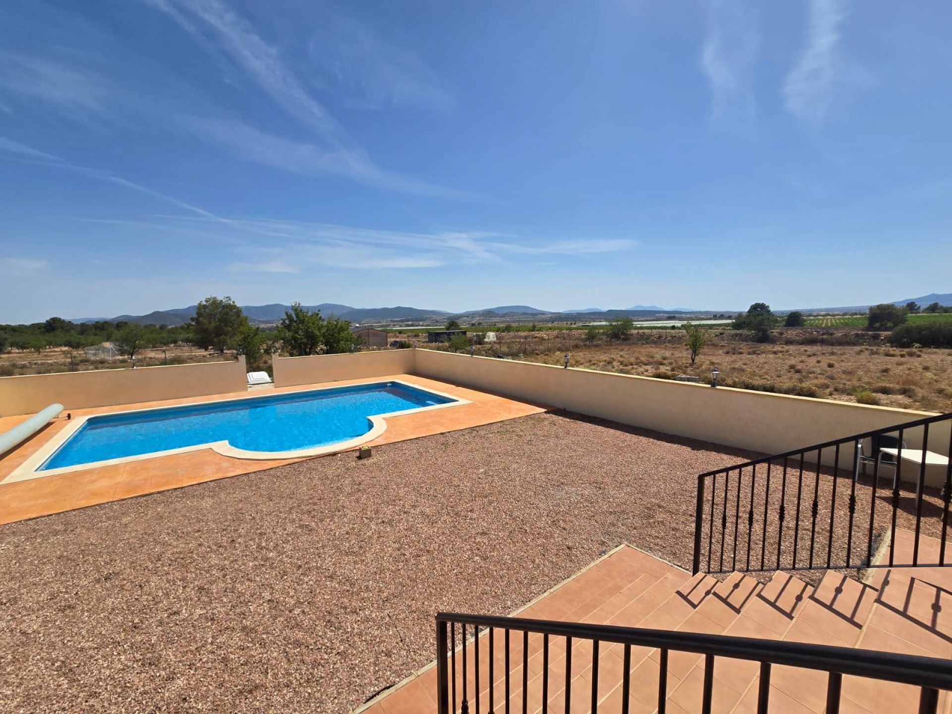 Resale - 4 Bedroom 3 Bathroom Villa in Monóvar -  - Alicante