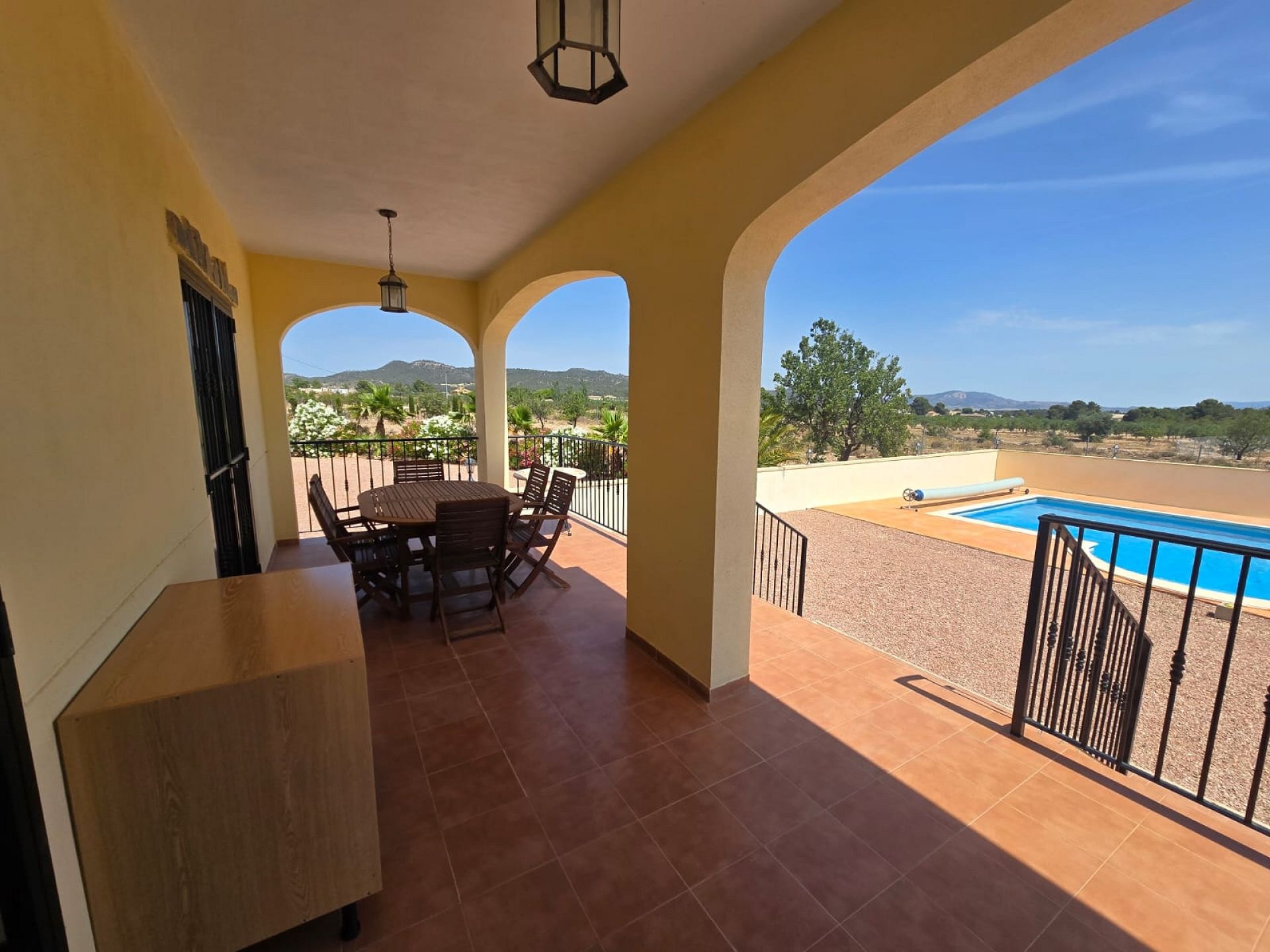 Resale - 4 Bedroom 3 Bathroom Villa in Monóvar -  - Alicante