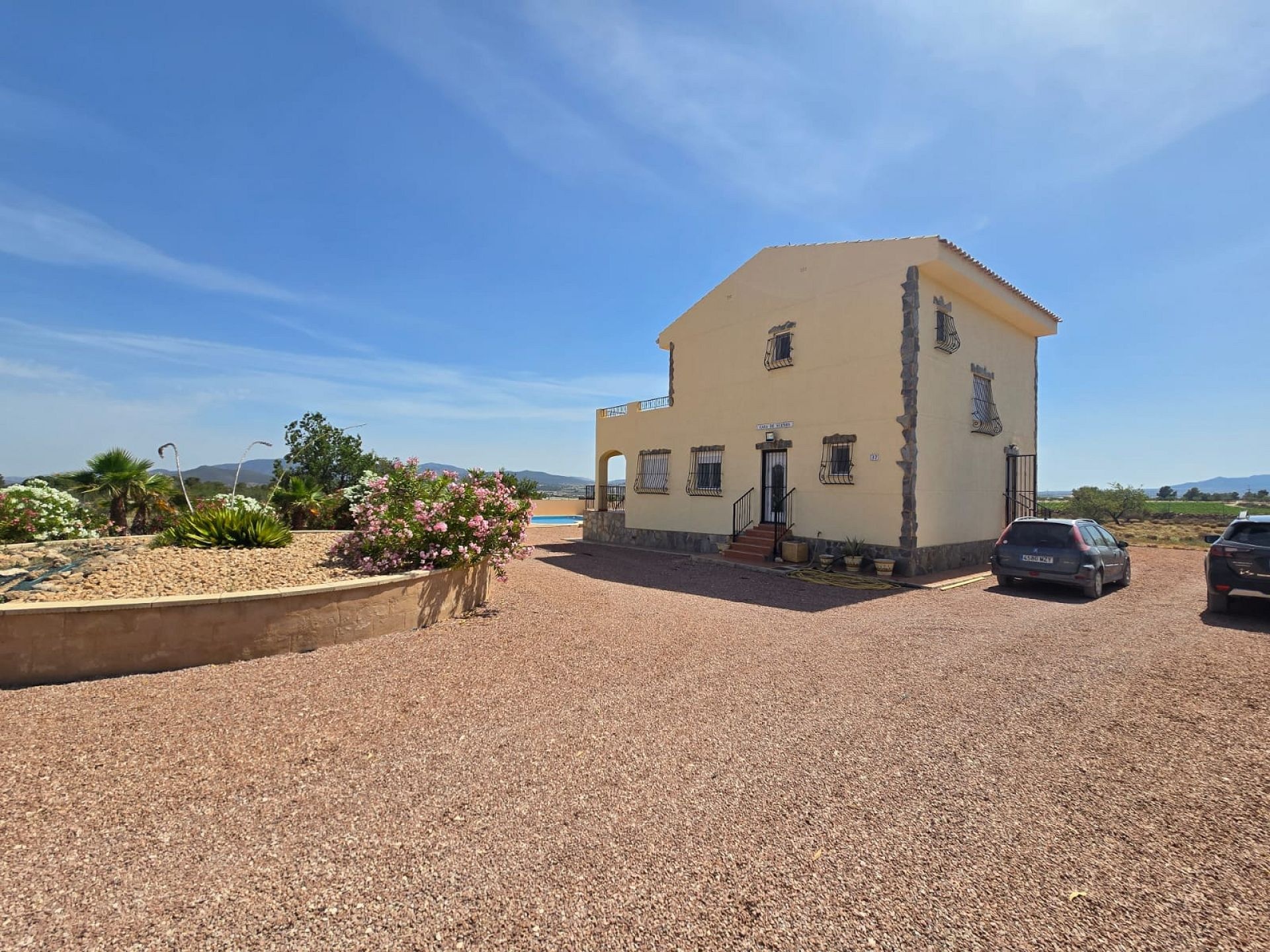 Resale - 4 Bedroom 3 Bathroom Villa in Monóvar -  - Alicante