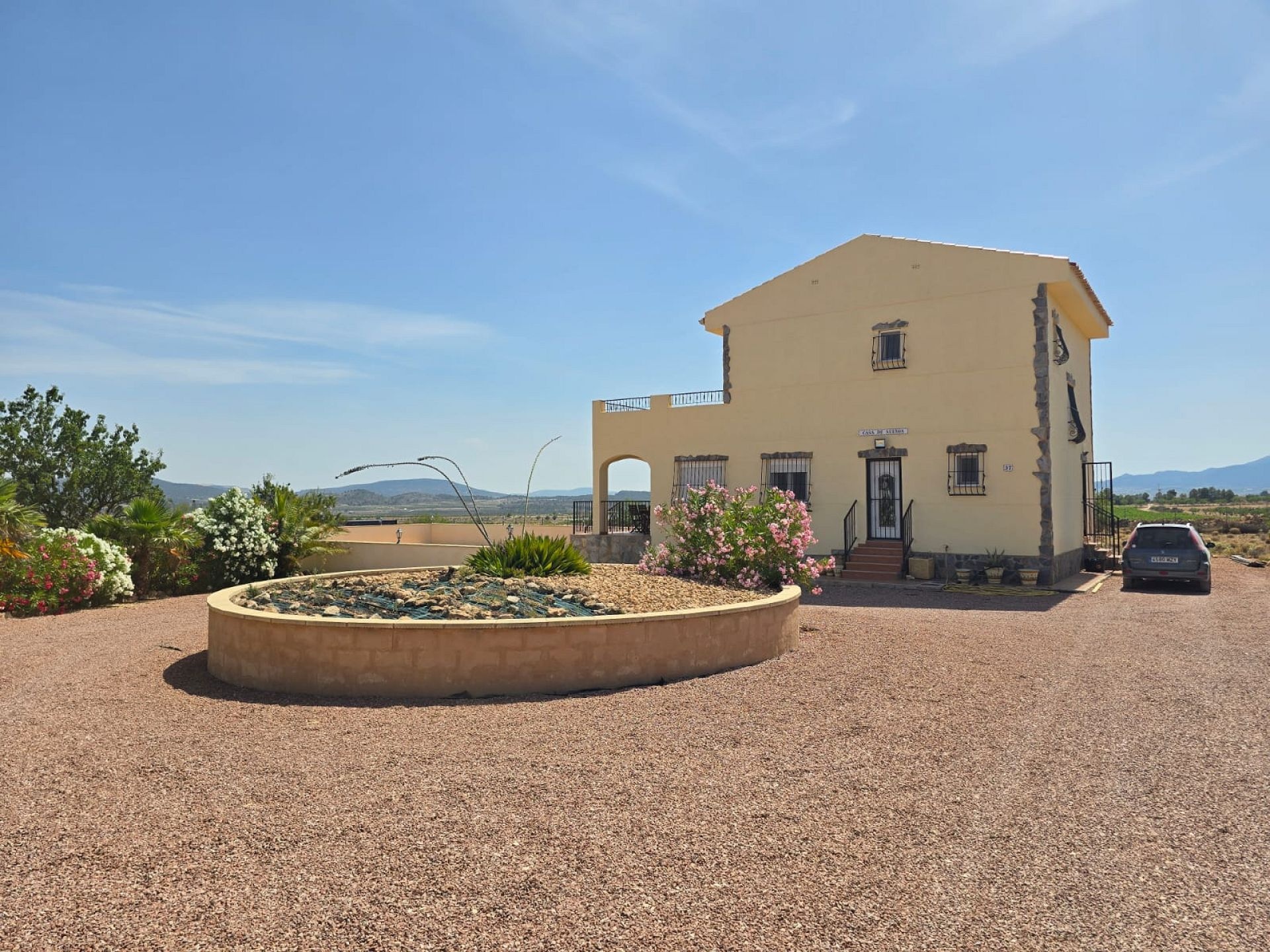 Resale - 4 Bedroom 3 Bathroom Villa in Monóvar -  - Alicante