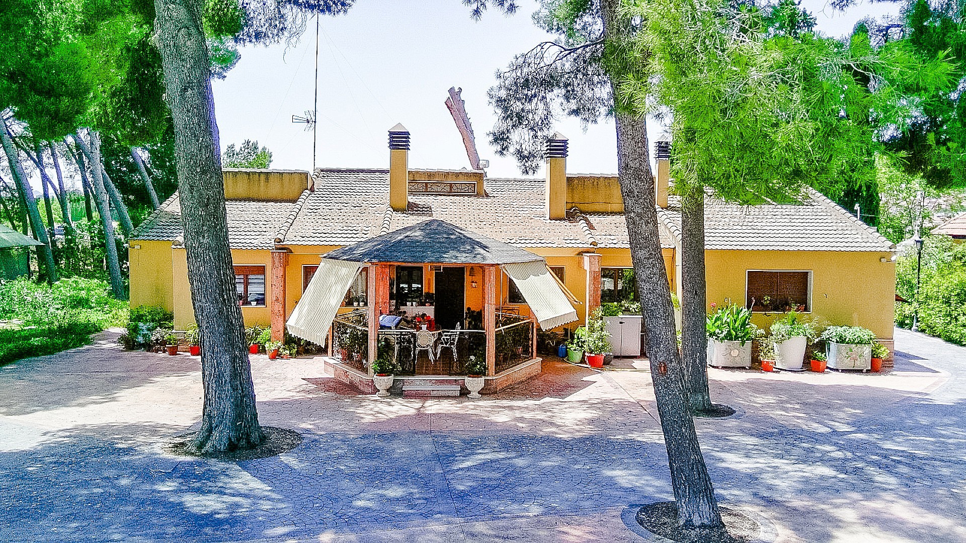 Resale - 4 Bedroom 4 Bathroom Villa in Yecla -  - Murcia