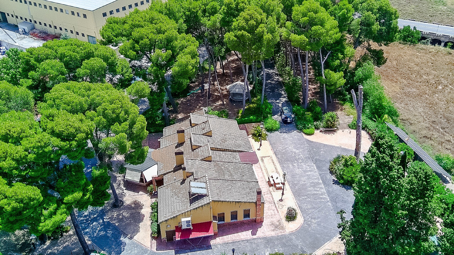 Resale - 4 Bedroom 4 Bathroom Villa in Yecla -  - Murcia