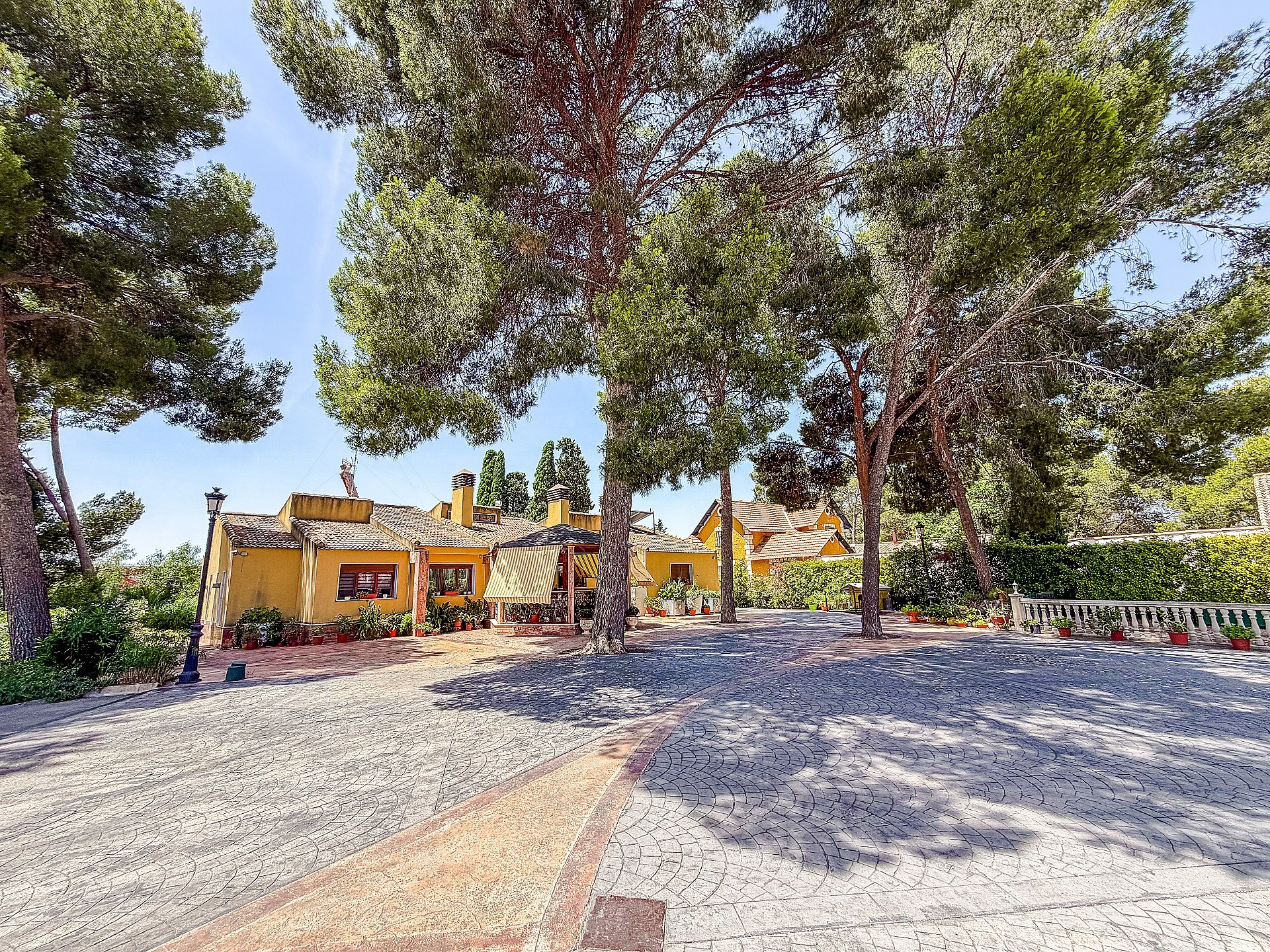 Resale - 4 Bedroom 4 Bathroom Villa in Yecla -  - Murcia