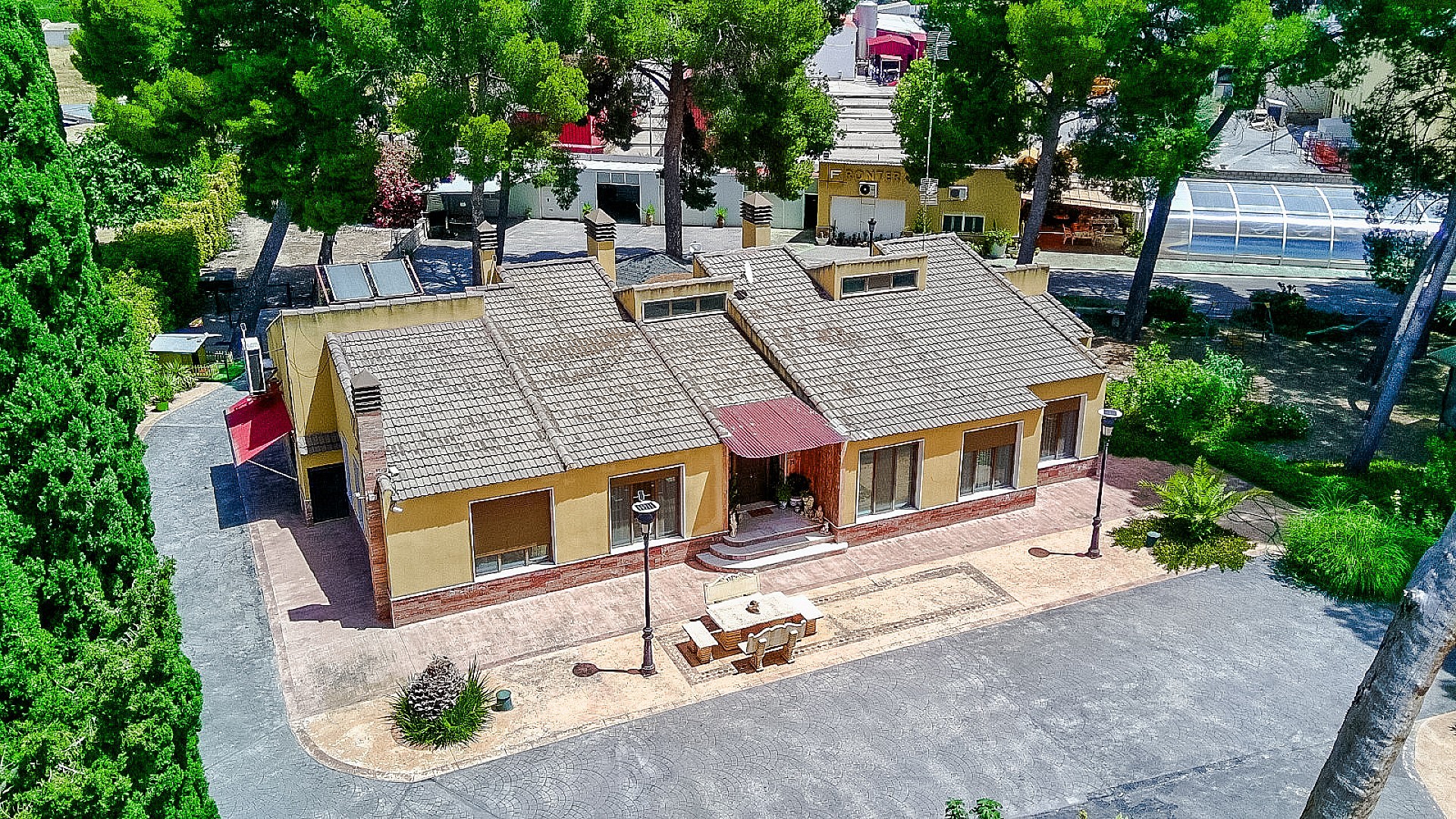 Resale - 4 Bedroom 4 Bathroom Villa in Yecla -  - Murcia