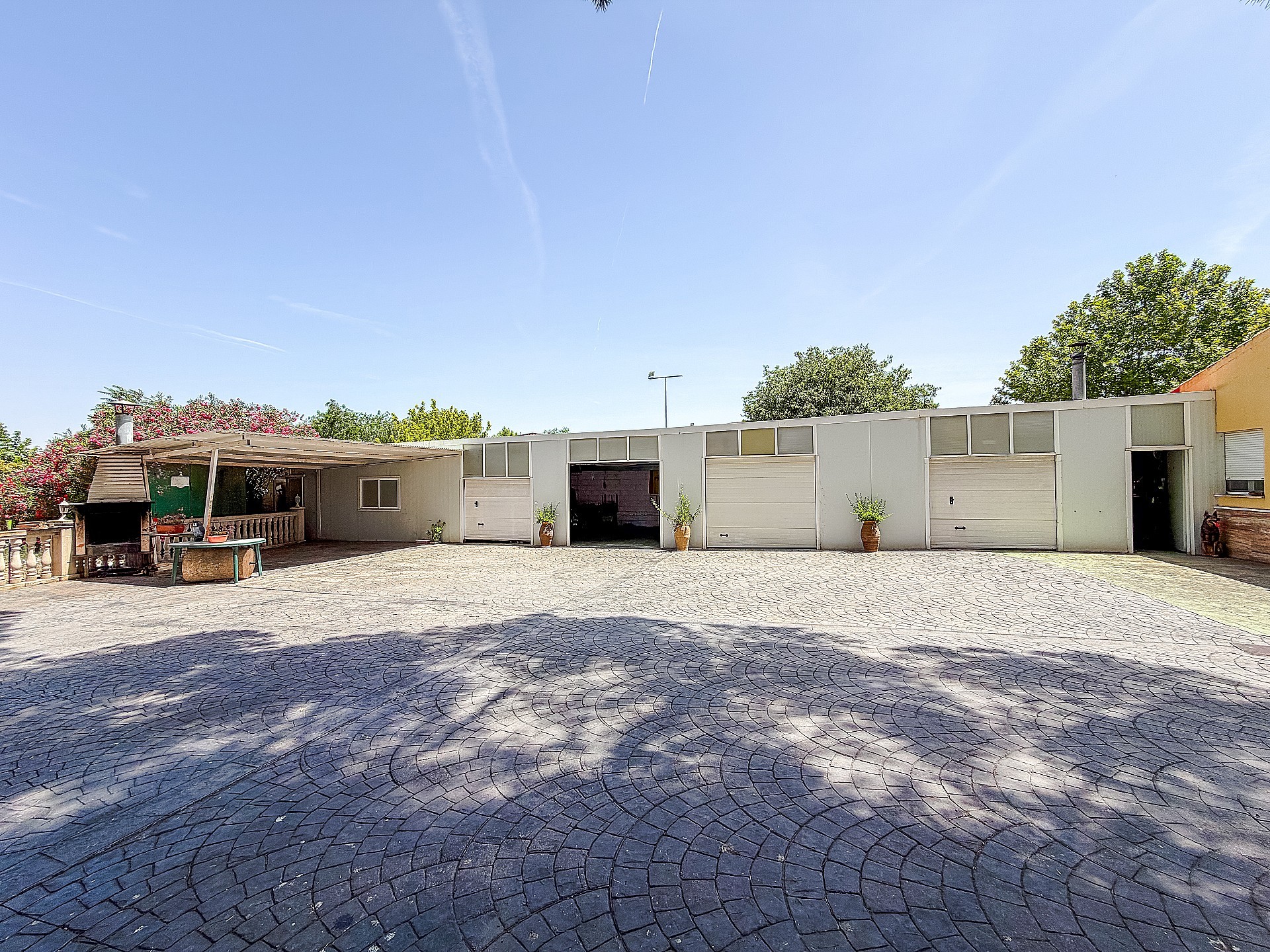 Resale - 4 Bedroom 4 Bathroom Villa in Yecla -  - Murcia