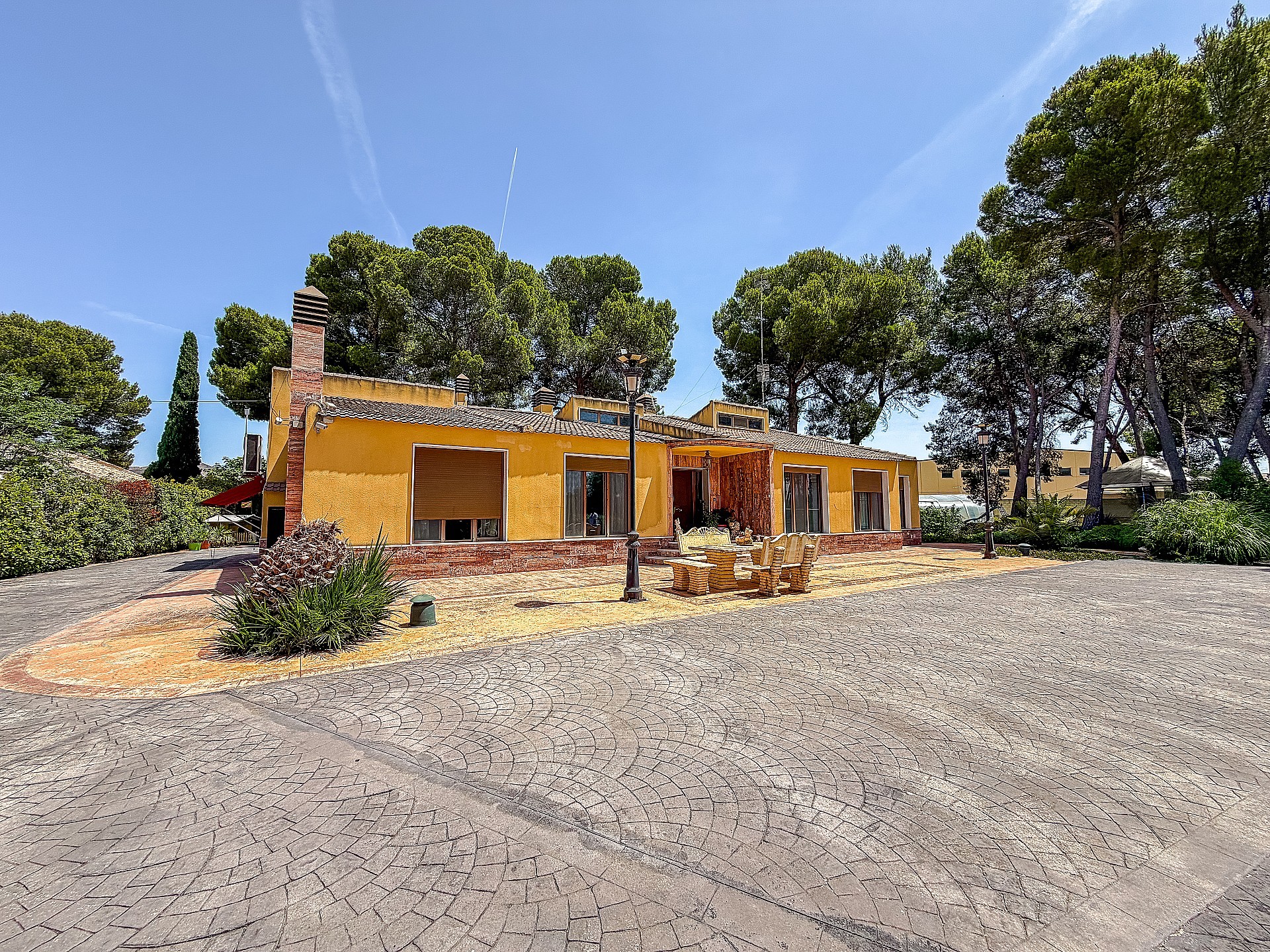 Resale - 4 Bedroom 4 Bathroom Villa in Yecla -  - Murcia