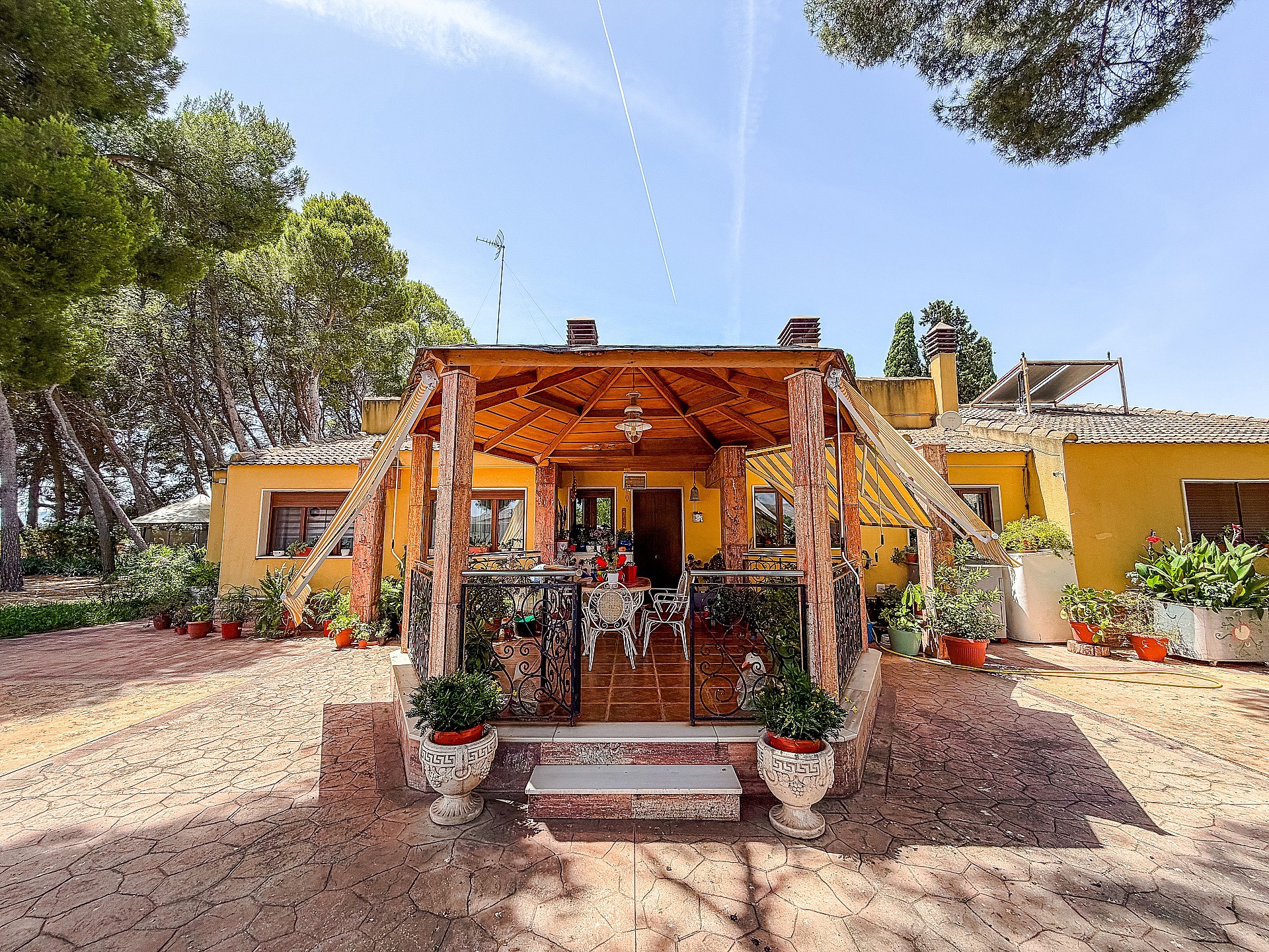 Resale - 4 Bedroom 4 Bathroom Villa in Yecla -  - Murcia