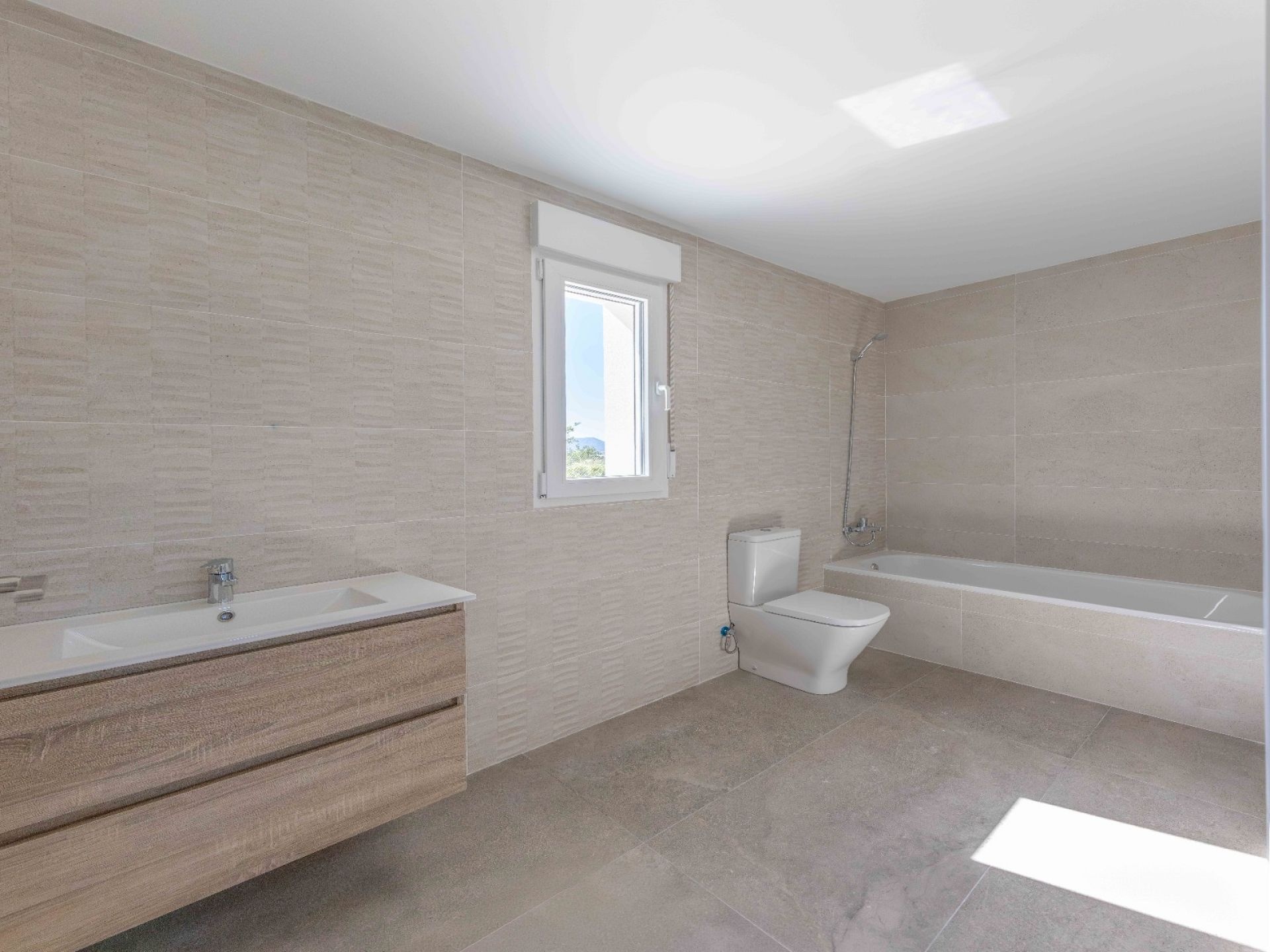 Resale - 3 Bedroom 2 Bathroom Villa in Pinoso -  - Alicante