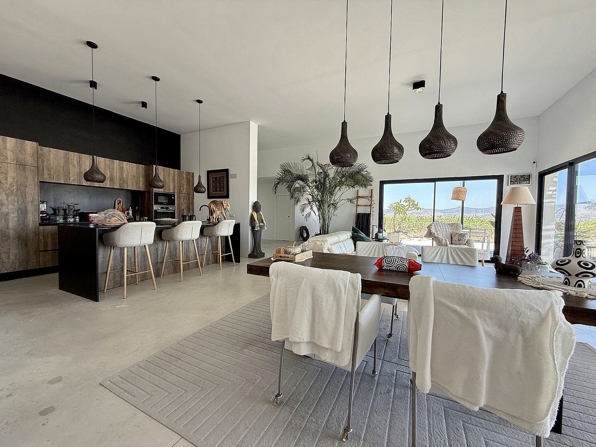 Resale - 5 Bedroom 3 Bathroom Villa in Pinoso -  - Alicante
