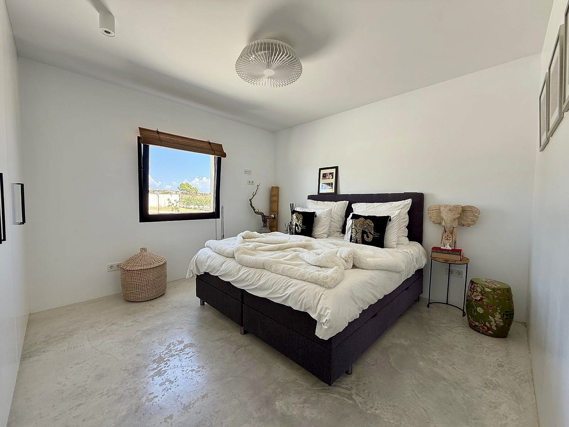 Resale - 5 Bedroom 3 Bathroom Villa in Pinoso -  - Alicante