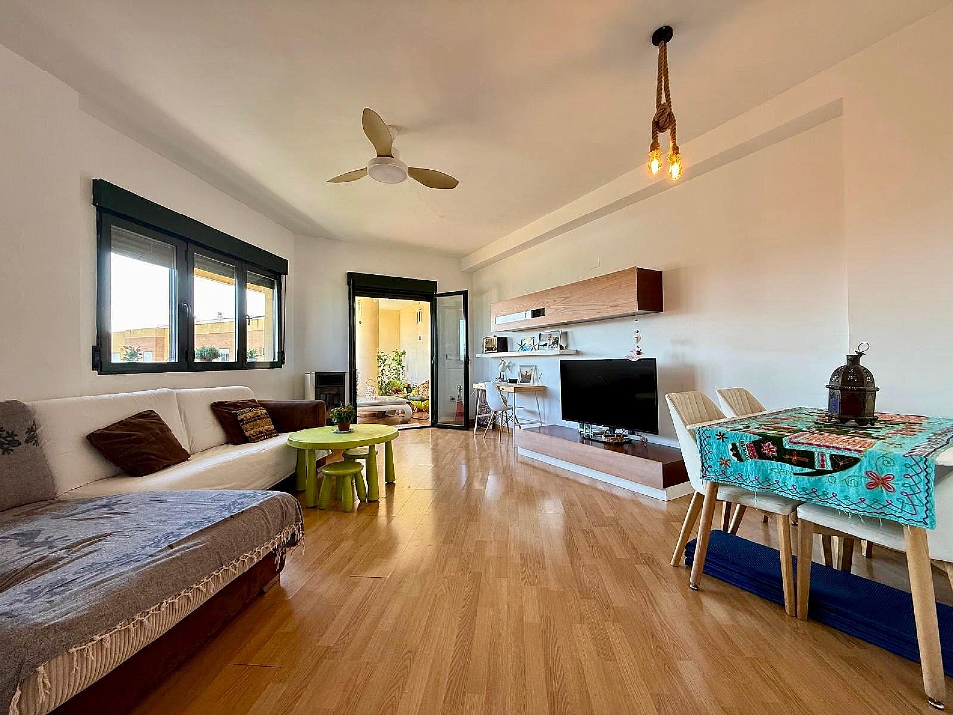 Resale - 4 Bedroom 2 Bathroom Apartment in Yecla - , Yecla, Murcia, Spain - Murcia