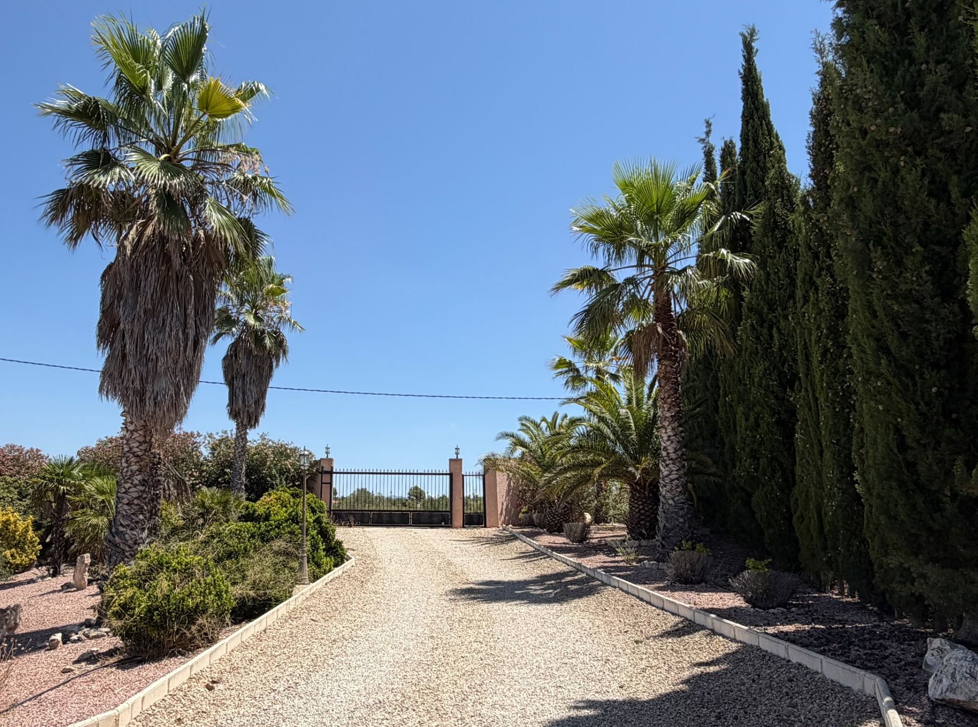 Resale - 6 Bedroom 5 Bathroom Villa in Salinas -  - Alicante