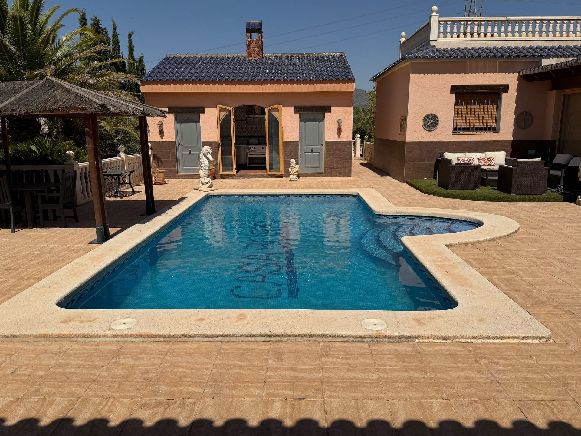Resale - 6 Bedroom 5 Bathroom Villa in Salinas -  - Alicante