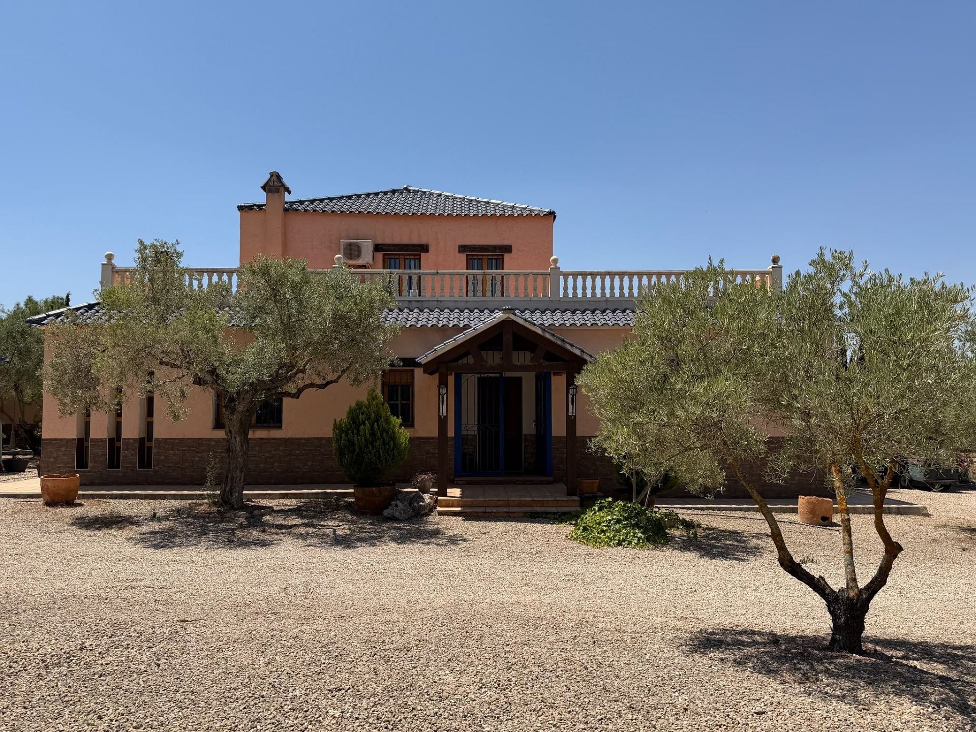 Resale - 6 Bedroom 5 Bathroom Villa in Salinas -  - Alicante