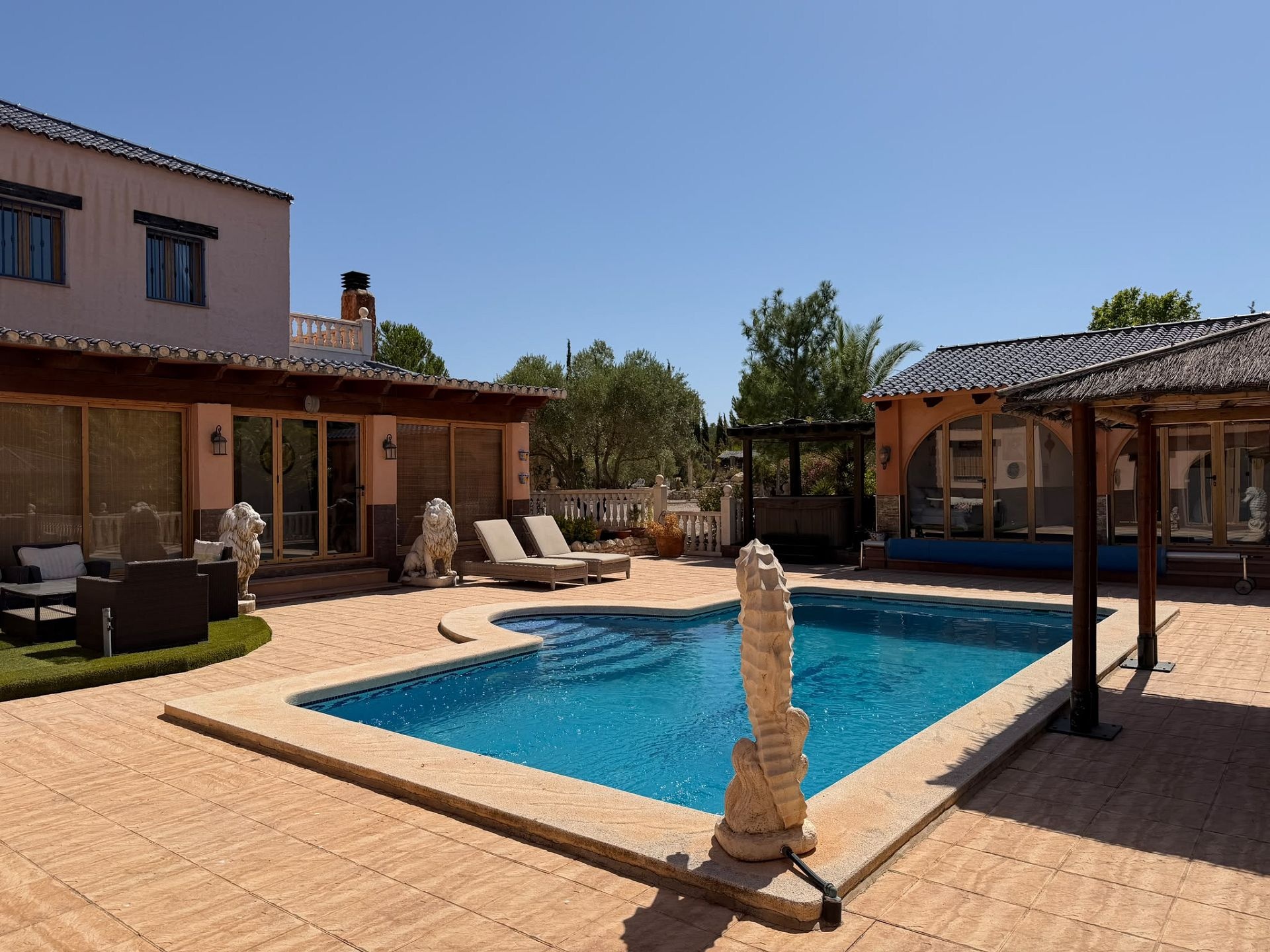 Resale - 6 Bedroom 5 Bathroom Villa in Salinas -  - Alicante