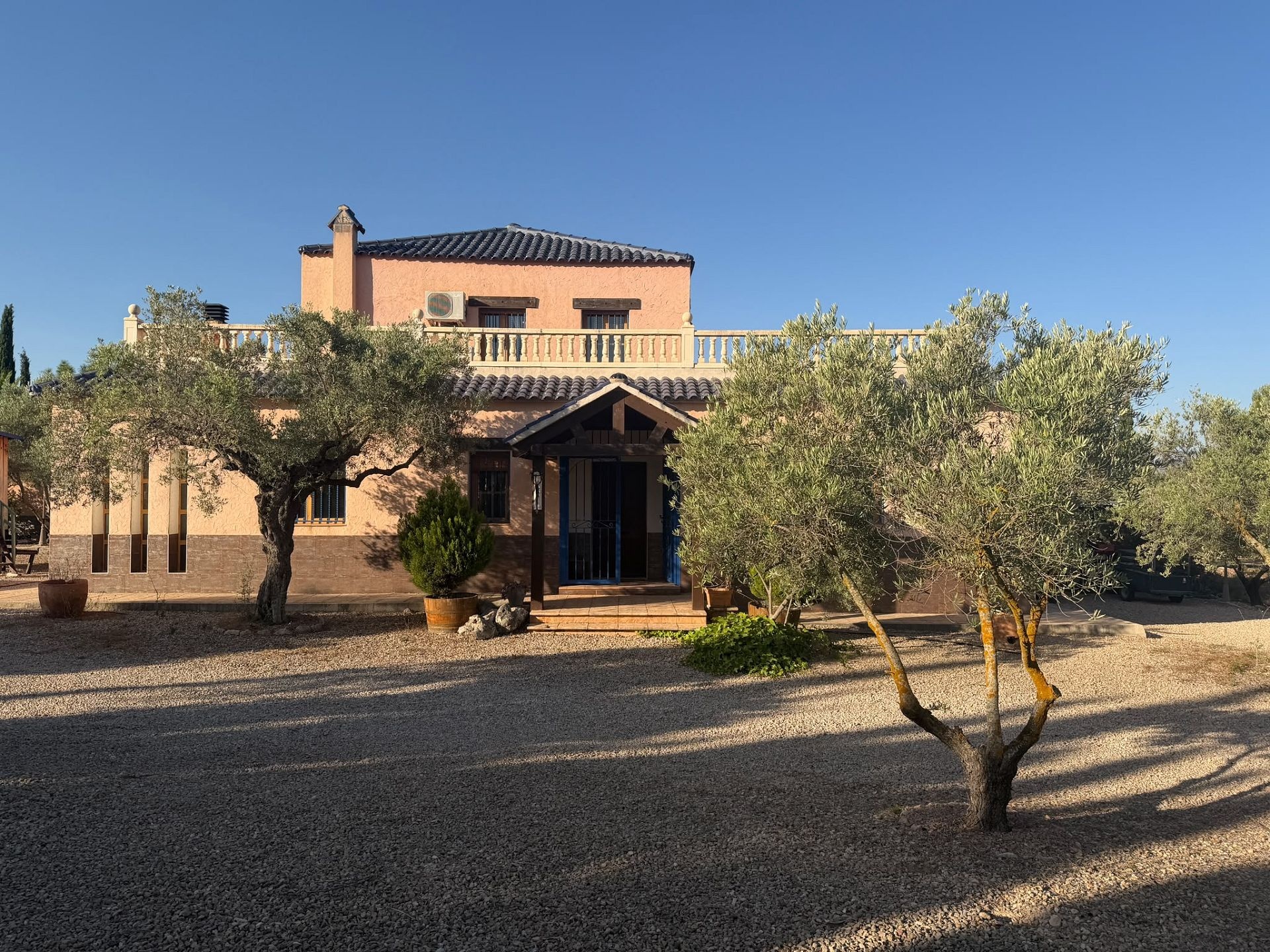 Resale - 6 Bedroom 5 Bathroom Villa in Salinas -  - Alicante