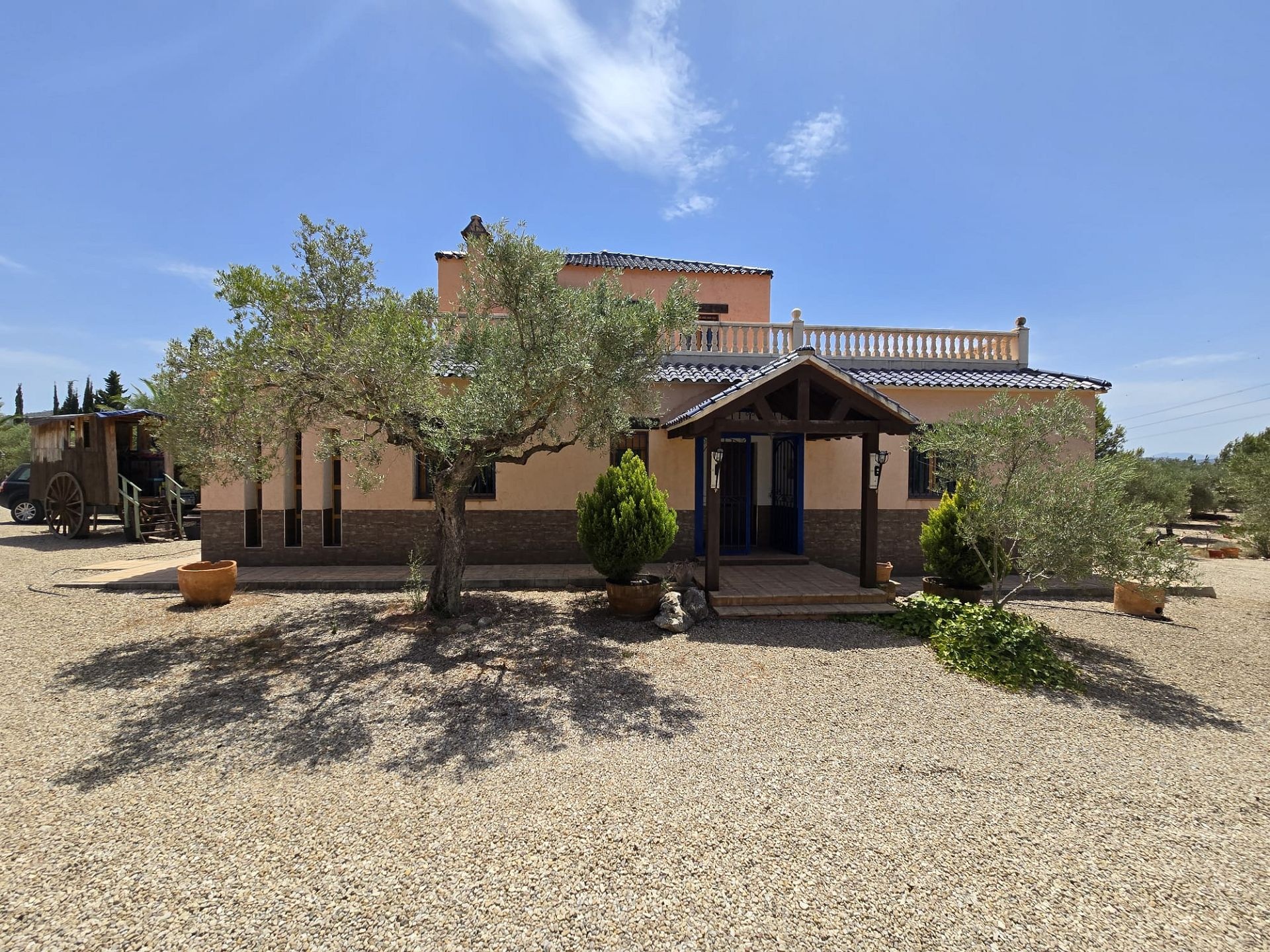Resale - 6 Bedroom 5 Bathroom Villa in Salinas -  - Alicante