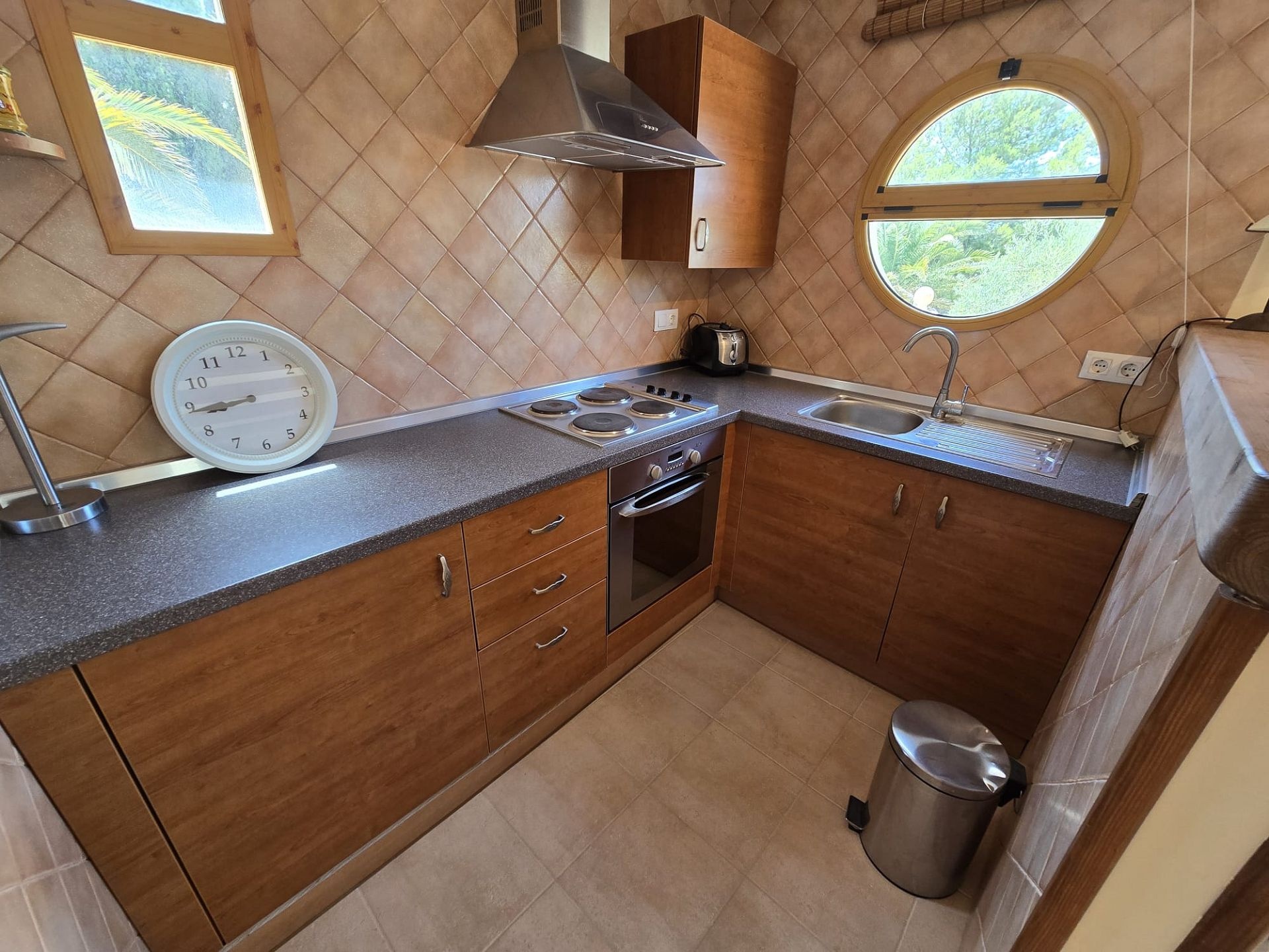 Resale - 6 Bedroom 5 Bathroom Villa in Salinas -  - Alicante