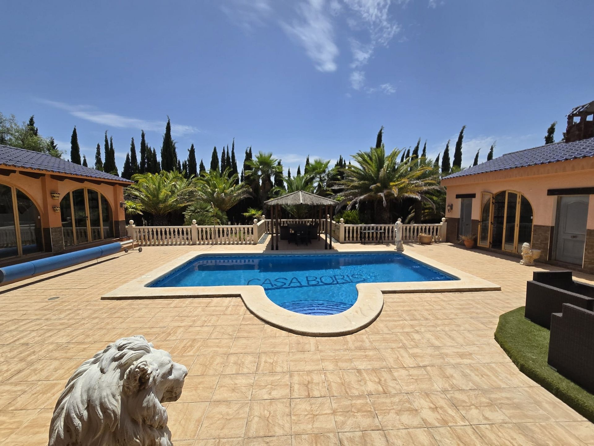 Resale - 6 Bedroom 5 Bathroom Villa in Salinas -  - Alicante