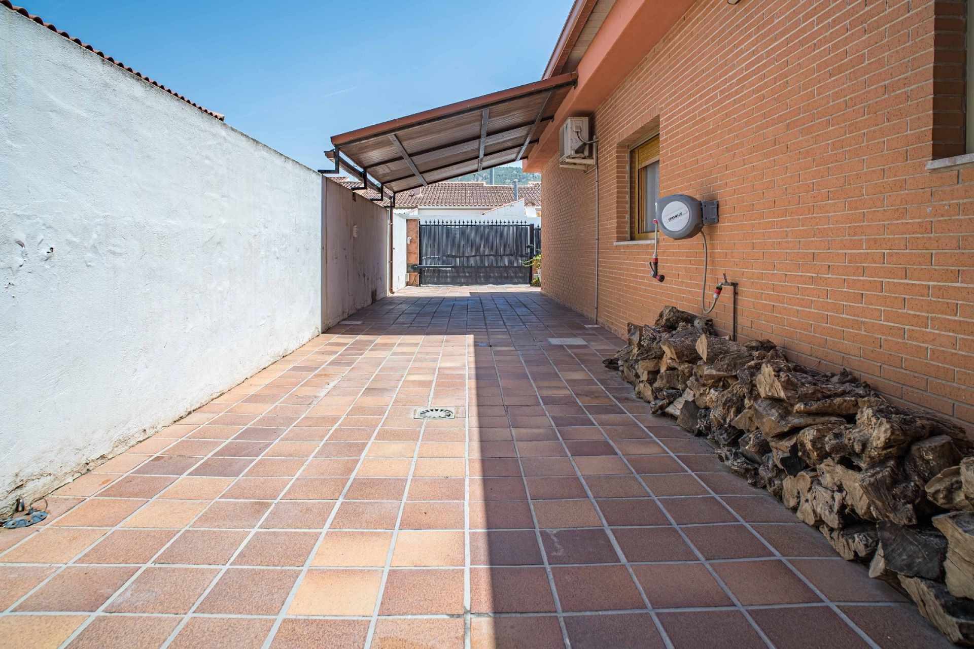 Resale - 4 Bedroom 2 Bathroom Villa in Pinoso -  - Alicante