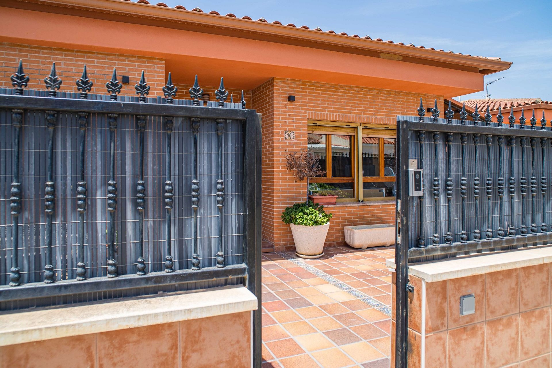 Resale - 4 Bedroom 2 Bathroom Villa in Pinoso -  - Alicante