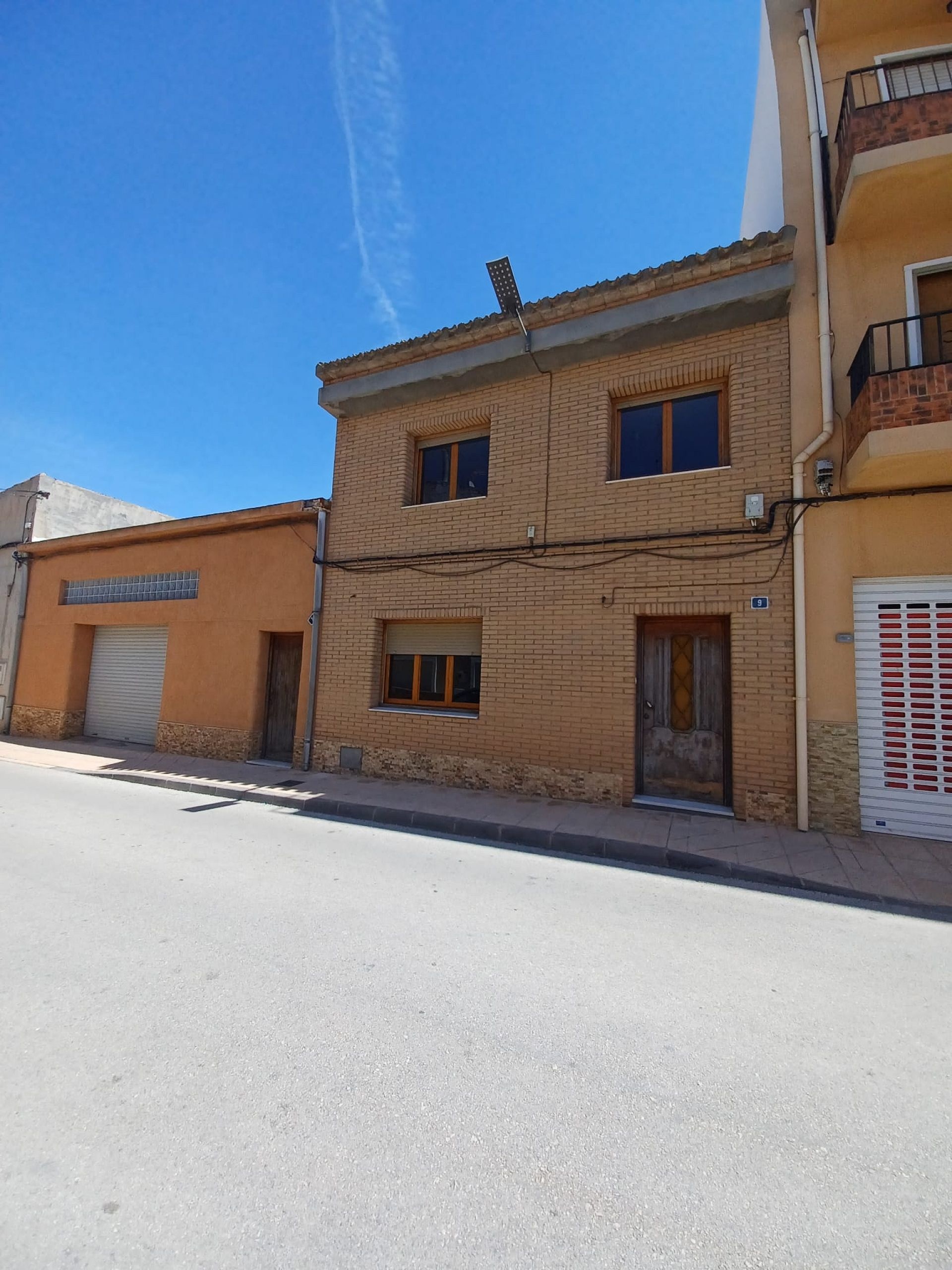 Resale - 3 Bedroom 2 Bathroom Townhouse in Pinoso -  - Alicante