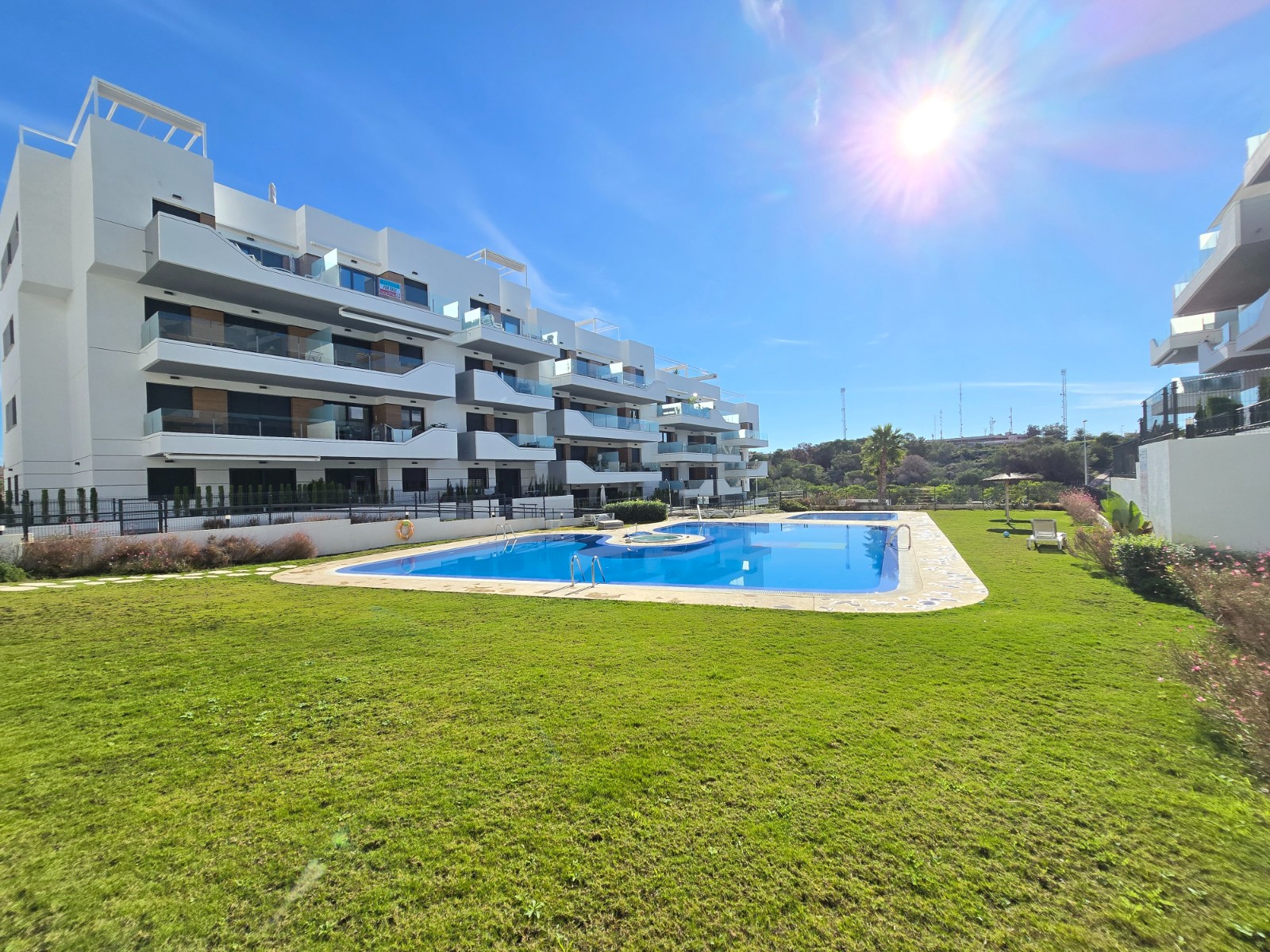 Resale - 2 Bedroom 2 Bathroom Apartment in Orihuela Costa -  - Alicante