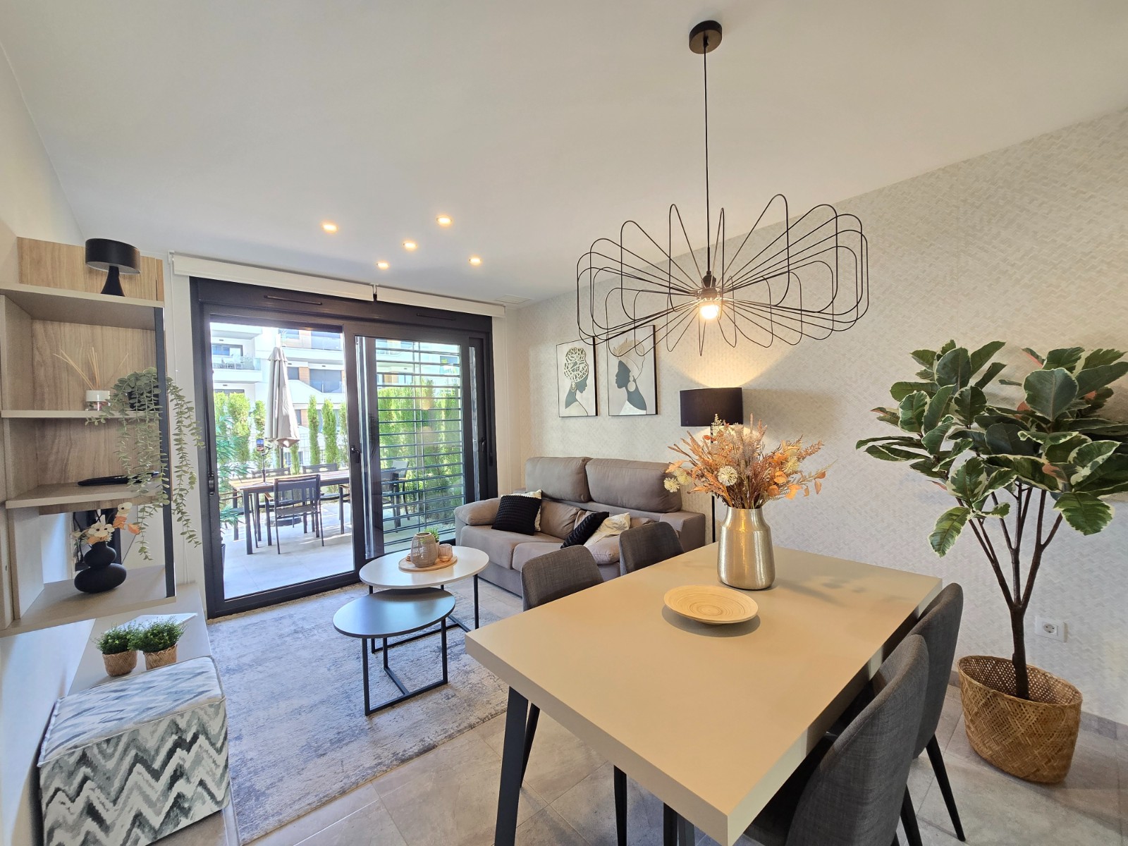 Resale - 2 Bedroom 2 Bathroom Apartment in Orihuela Costa -  - Alicante