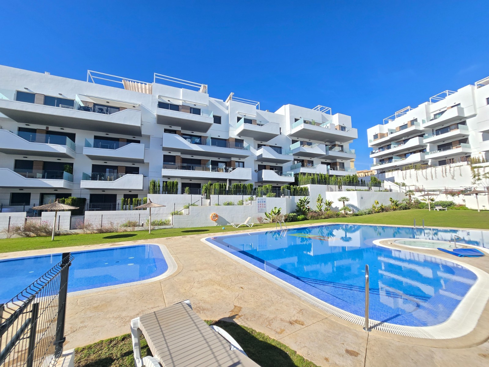 Resale - 2 Bedroom 2 Bathroom Apartment in Orihuela Costa -  - Alicante
