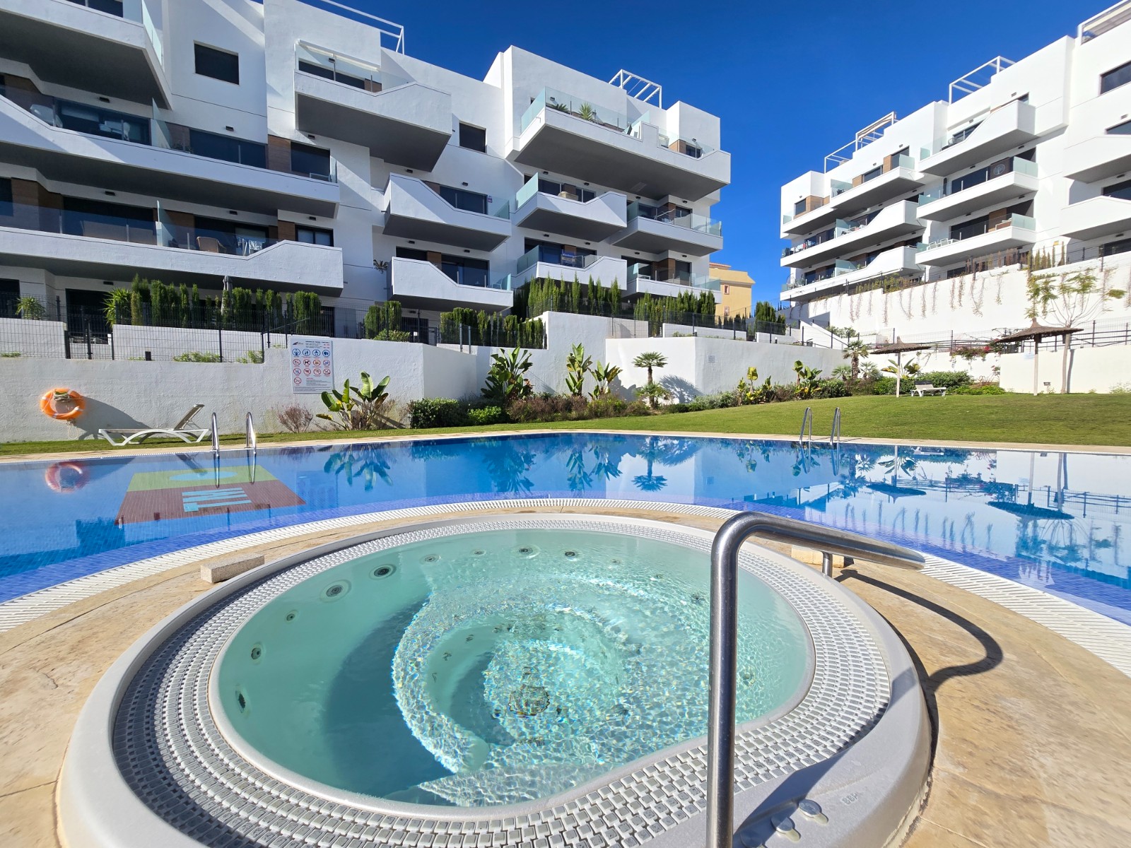 Resale - 2 Bedroom 2 Bathroom Apartment in Orihuela Costa -  - Alicante