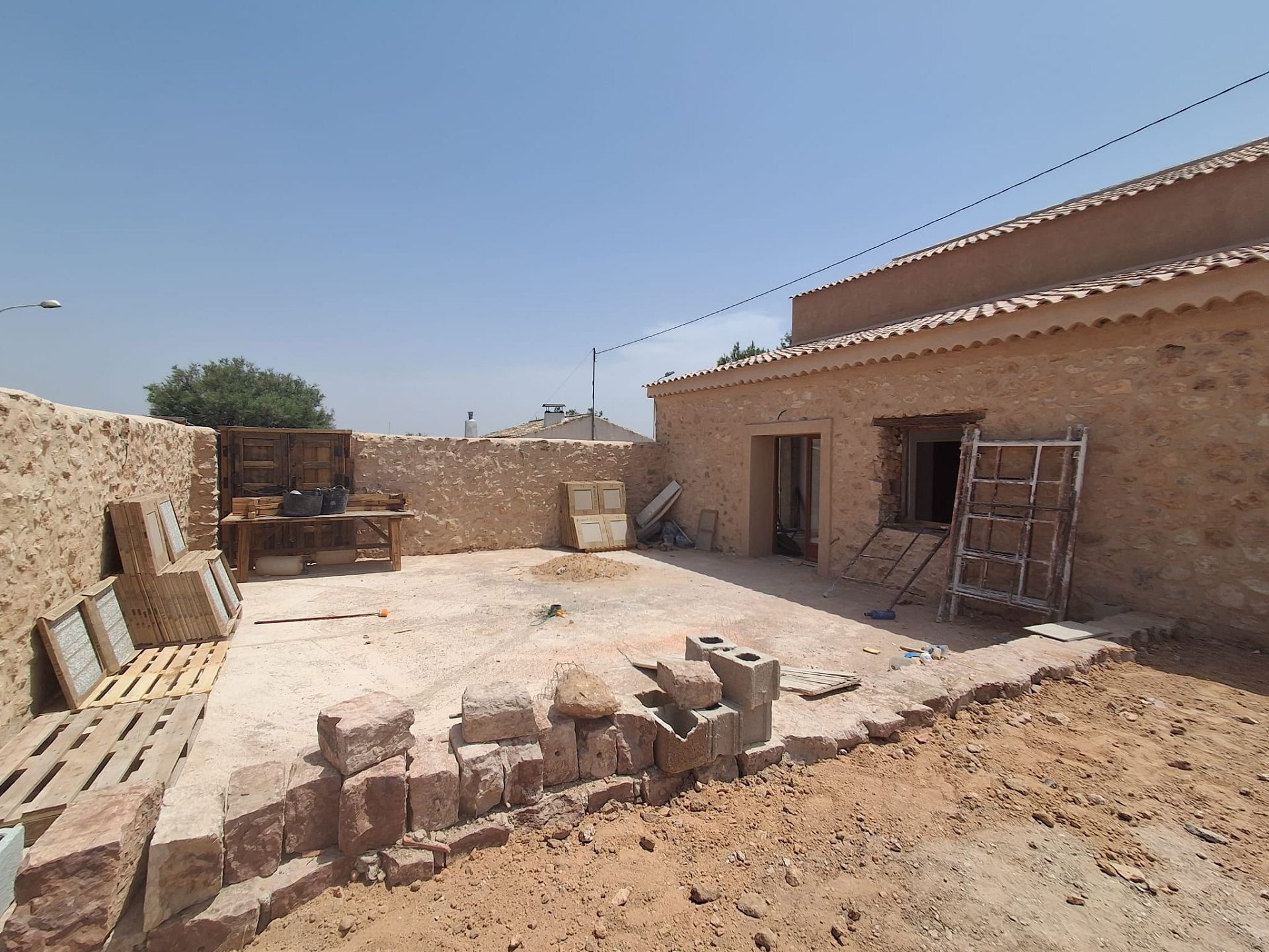 Resale - 4 Bedroom 2 Bathroom Country house in Pinoso -  - Alicante