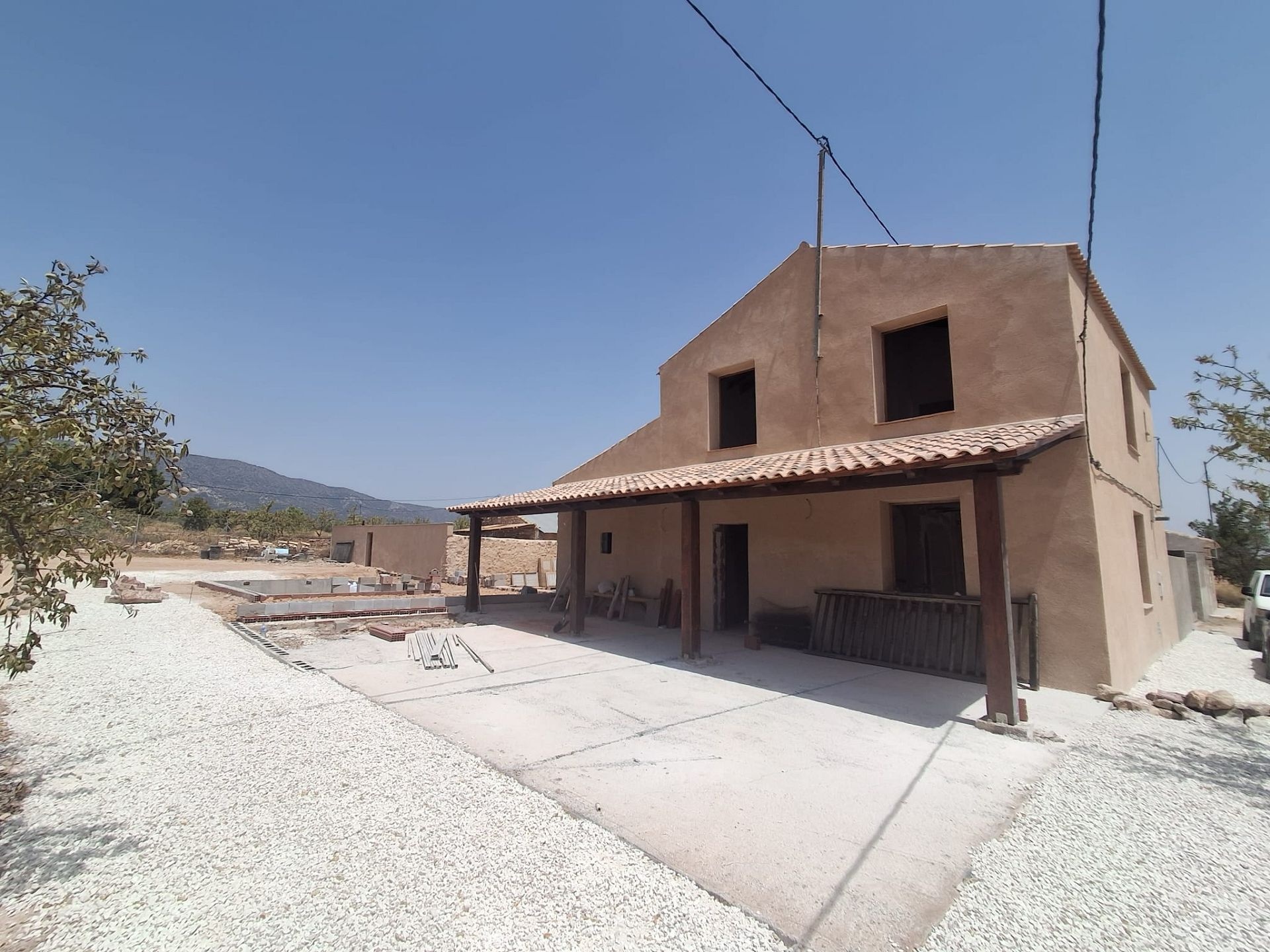 Resale - 4 Bedroom 2 Bathroom Country house in Pinoso -  - Alicante