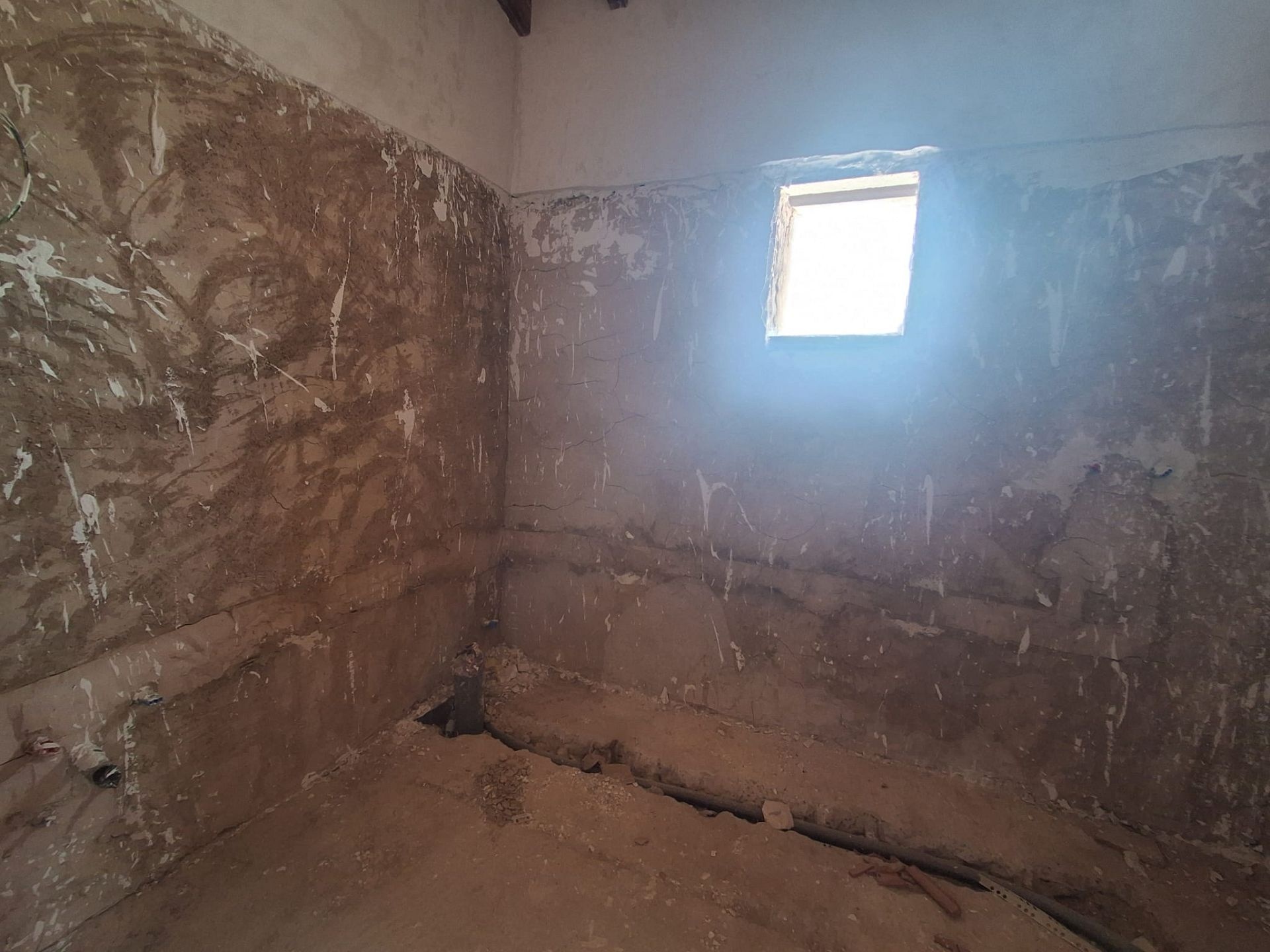 Resale - 4 Bedroom 2 Bathroom Country house in Pinoso -  - Alicante