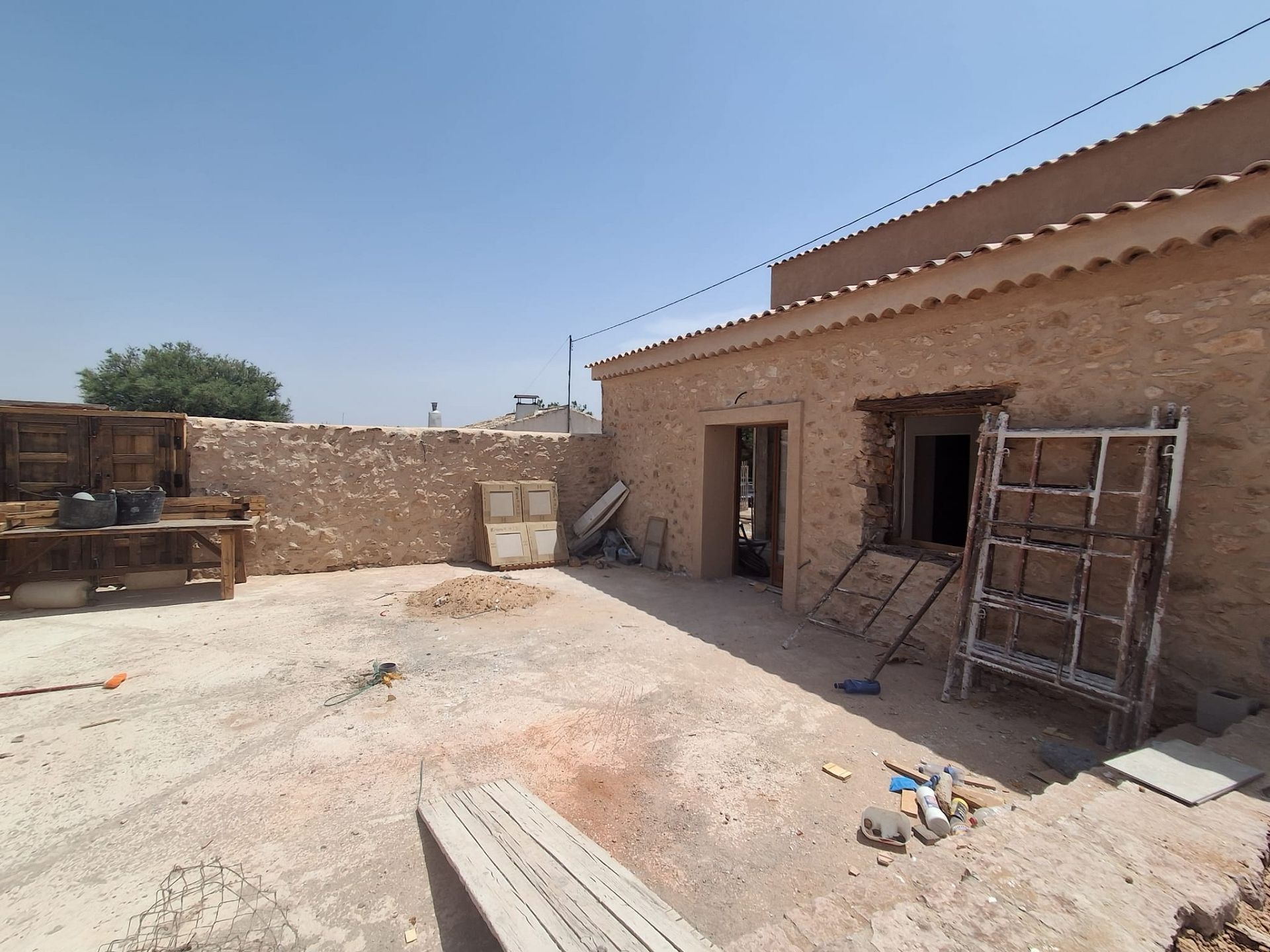 Resale - 4 Bedroom 2 Bathroom Country house in Pinoso -  - Alicante
