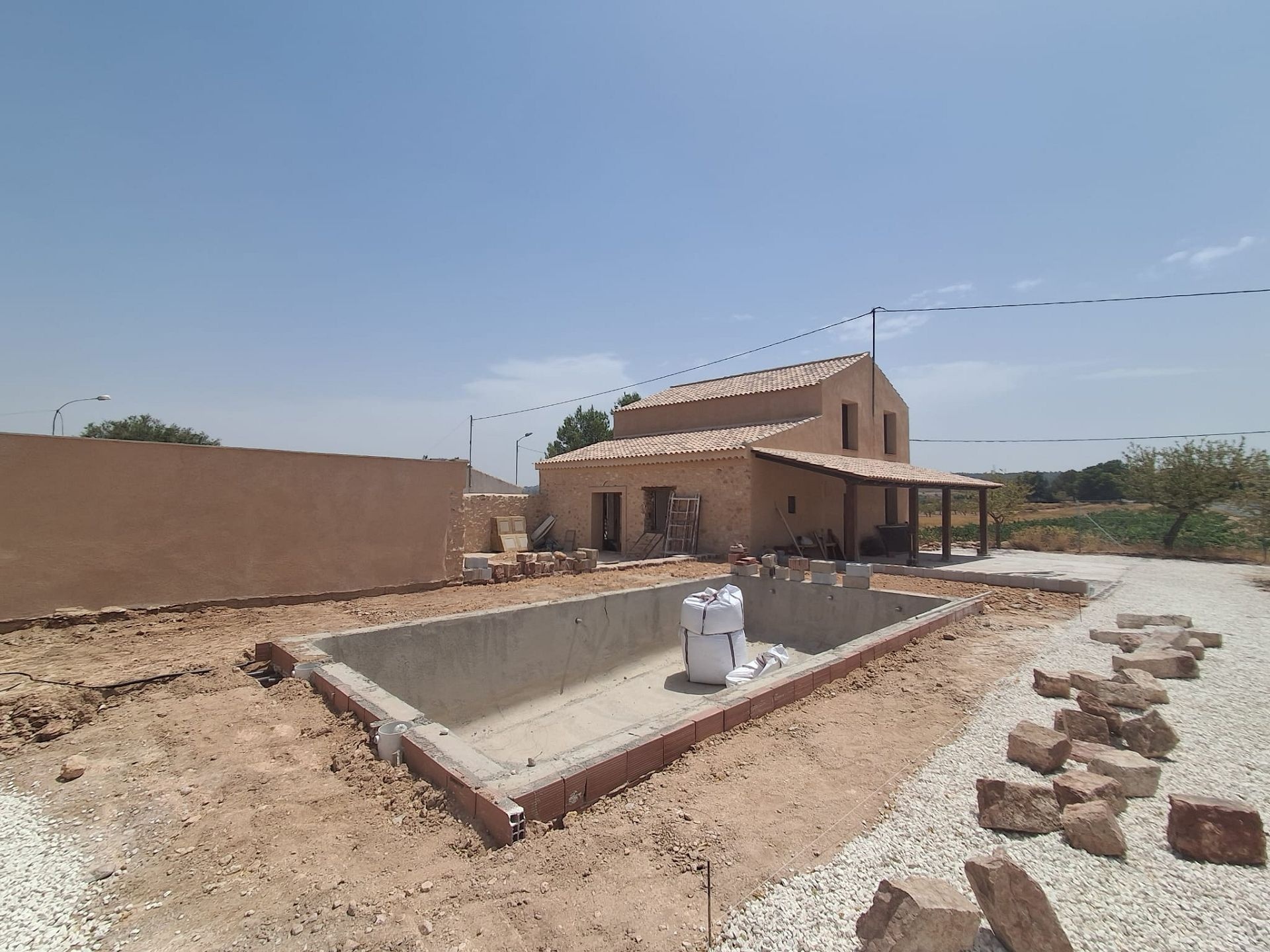 Resale - 4 Bedroom 2 Bathroom Country house in Pinoso -  - Alicante