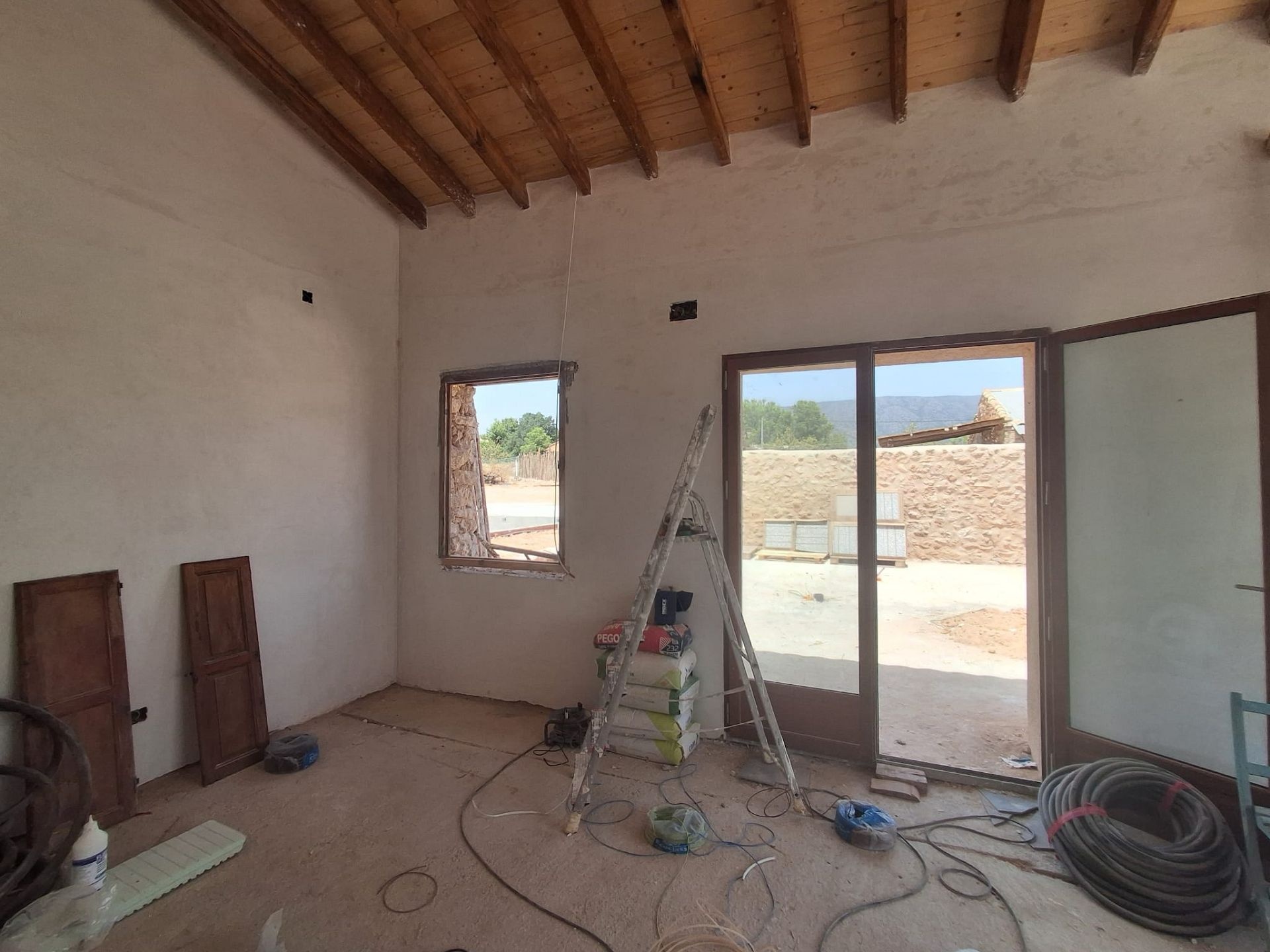 Resale - 4 Bedroom 2 Bathroom Country house in Pinoso -  - Alicante