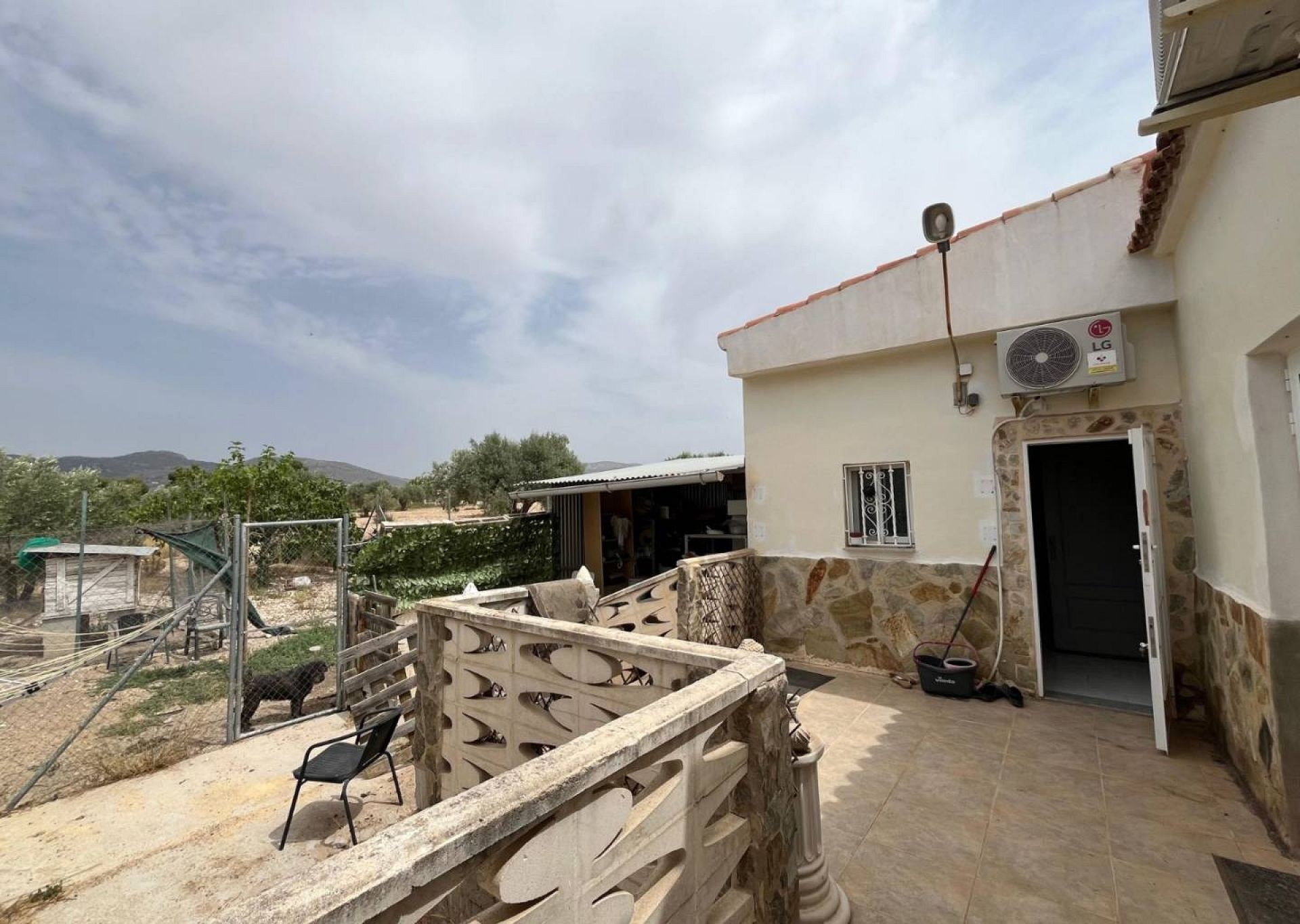 Resale - 3 Bedroom 2 Bathroom Country house in Sax -  - Alicante