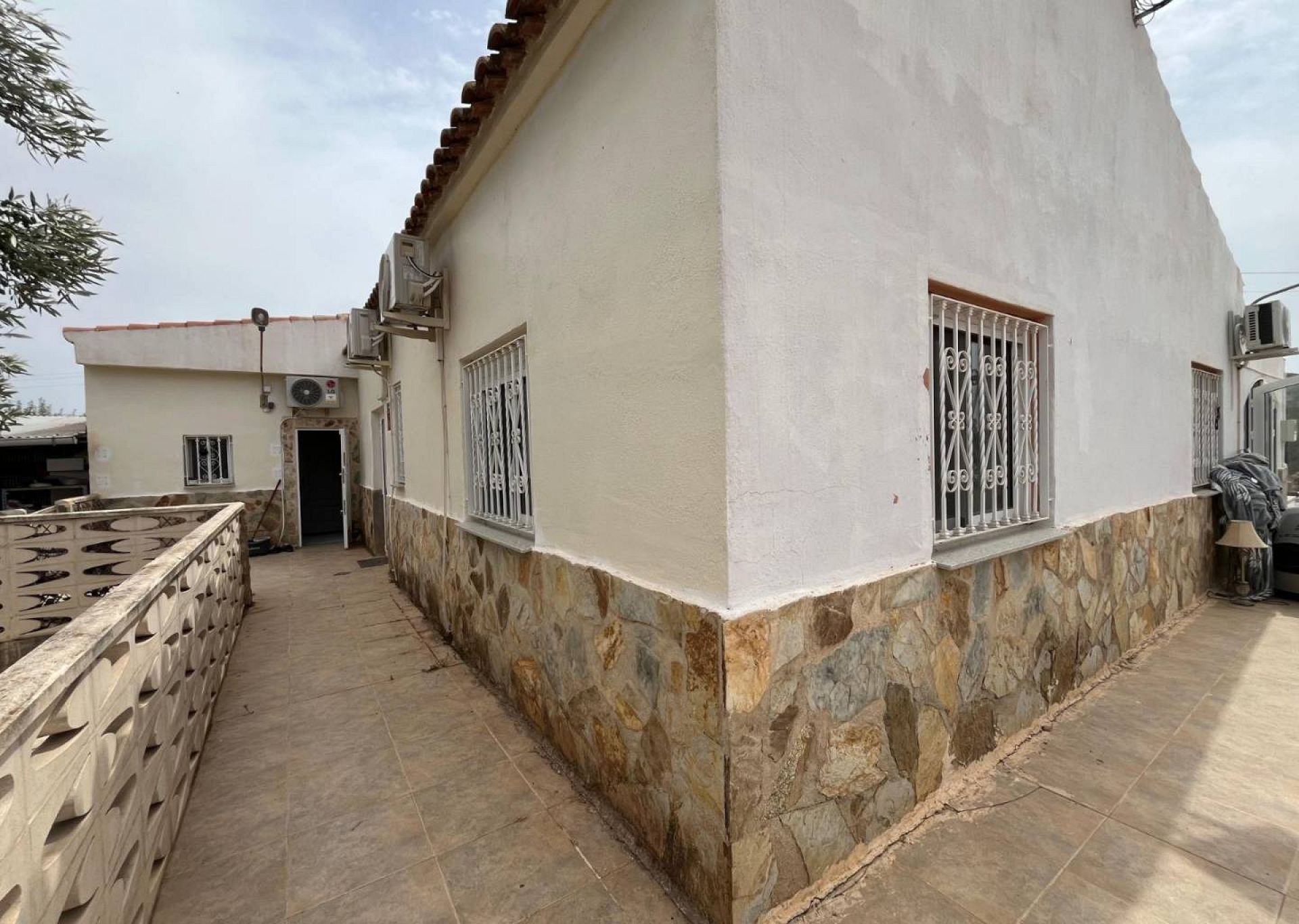 Resale - 3 Bedroom 2 Bathroom Country house in Sax -  - Alicante
