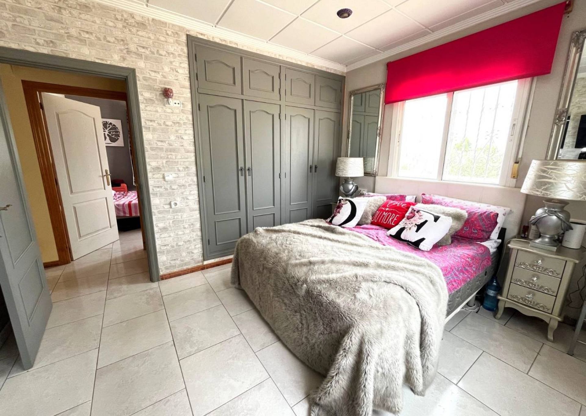 Resale - 3 Bedroom 2 Bathroom Country house in Sax -  - Alicante