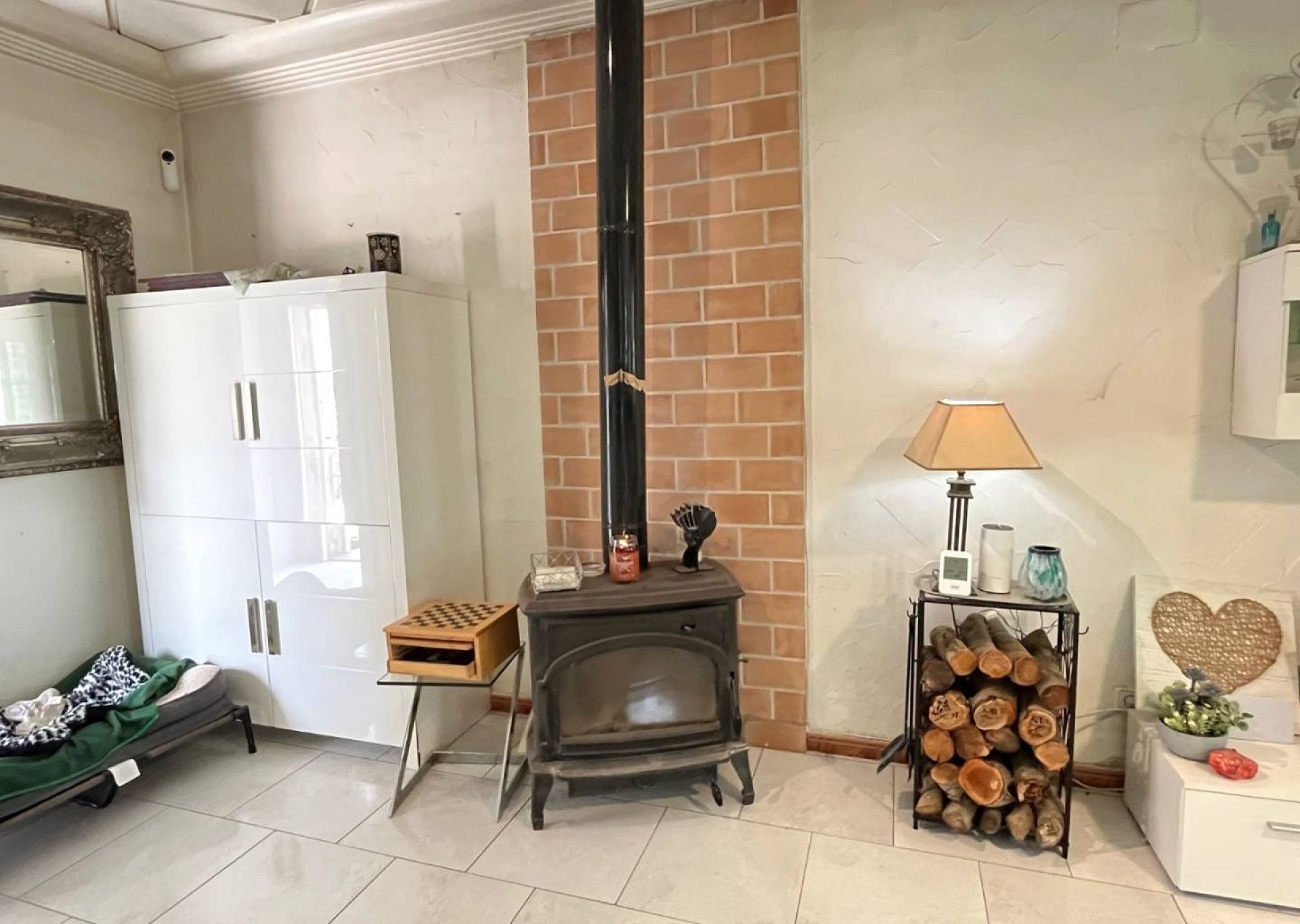 Resale - 3 Bedroom 2 Bathroom Country house in Sax -  - Alicante