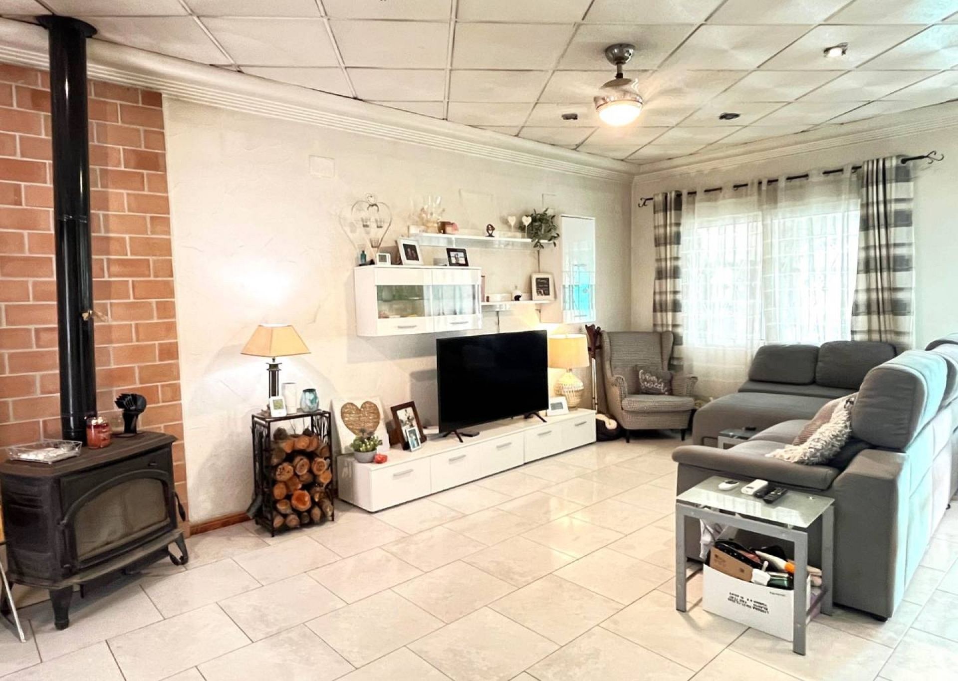 Resale - 3 Bedroom 2 Bathroom Country house in Sax -  - Alicante
