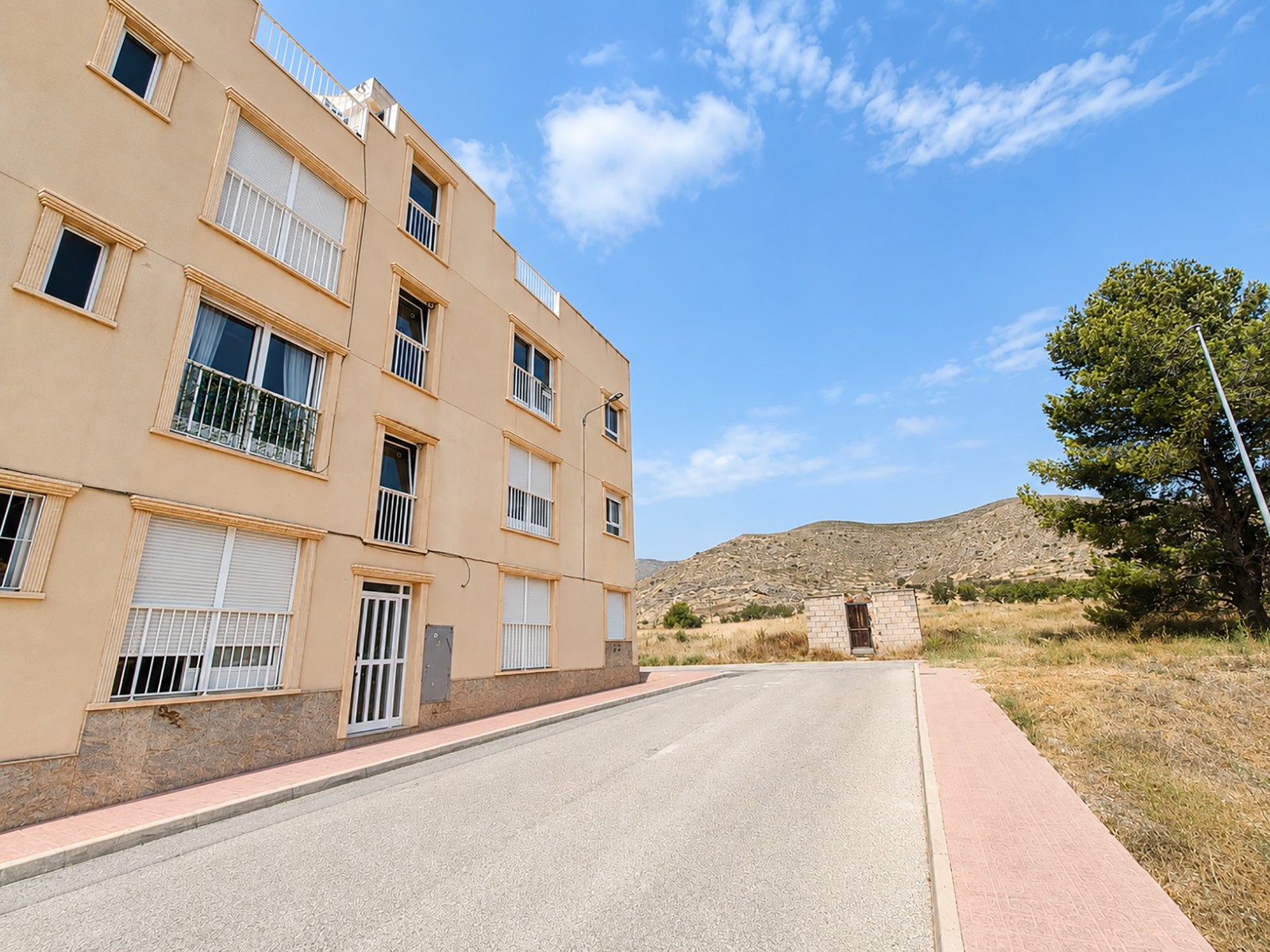 Resale - 2 Bedroom 1 Bathroom Apartment in Hondón de los Frailes -  - Alicante