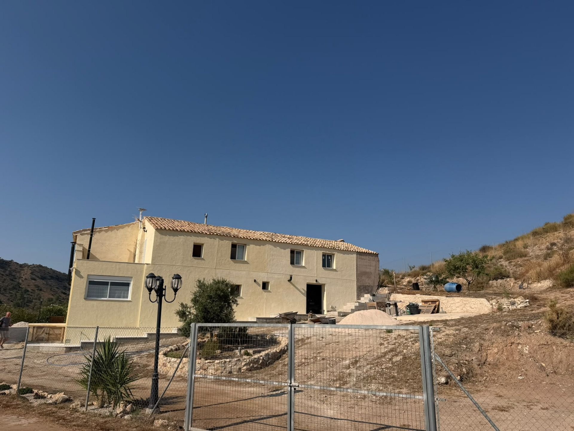 Resale - 6 Bedroom 3 Bathroom Country house in Aspe -  - Alicante