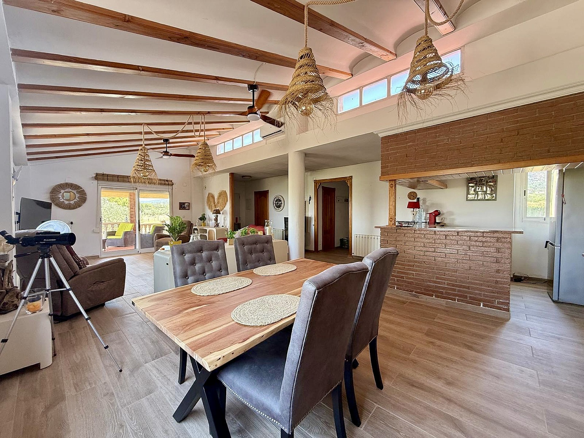 Resale - 4 Bedroom 3 Bathroom Country house in Villena -  - Alicante