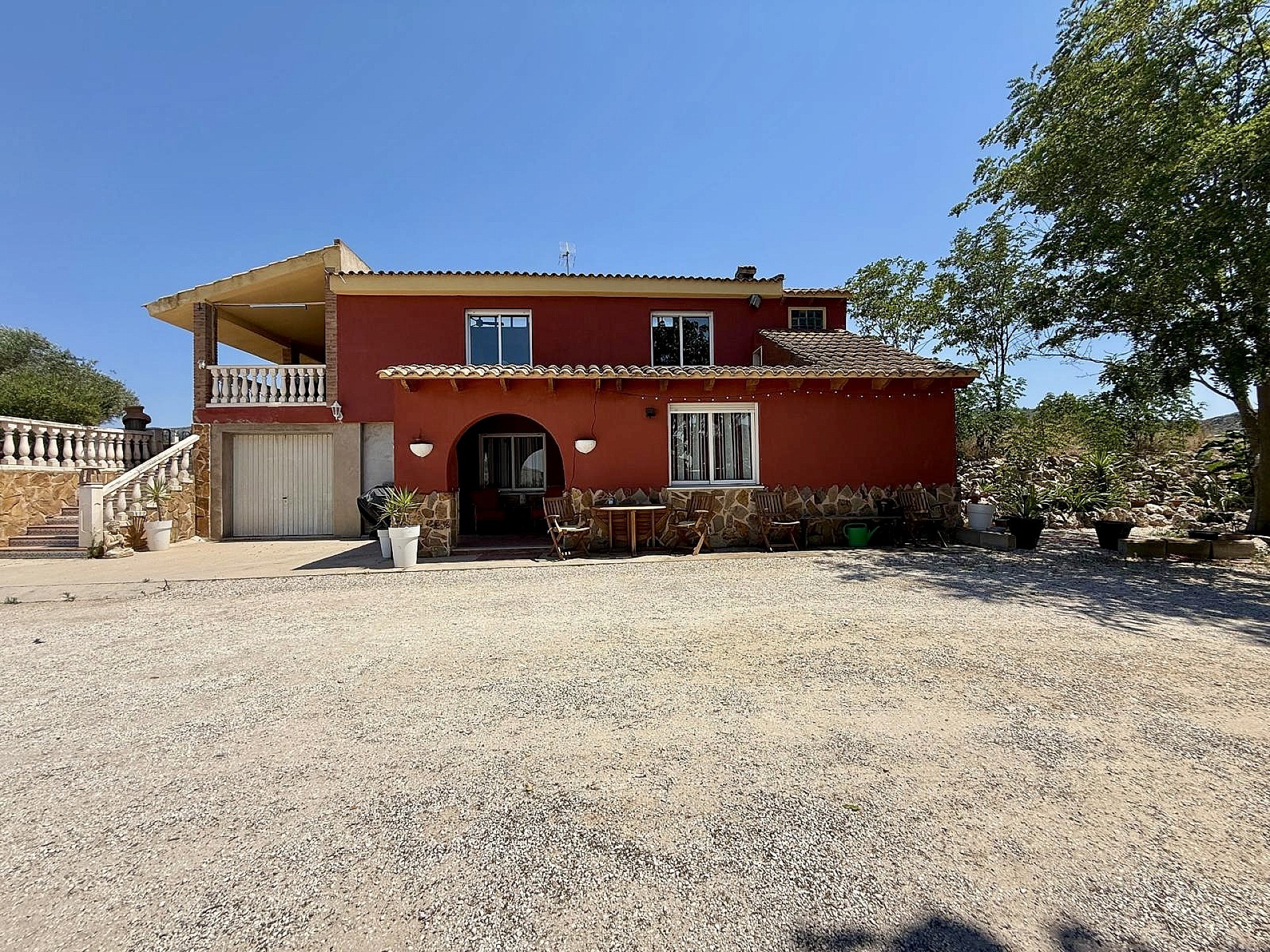 Resale - 4 Bedroom 3 Bathroom Country house in Villena -  - Alicante