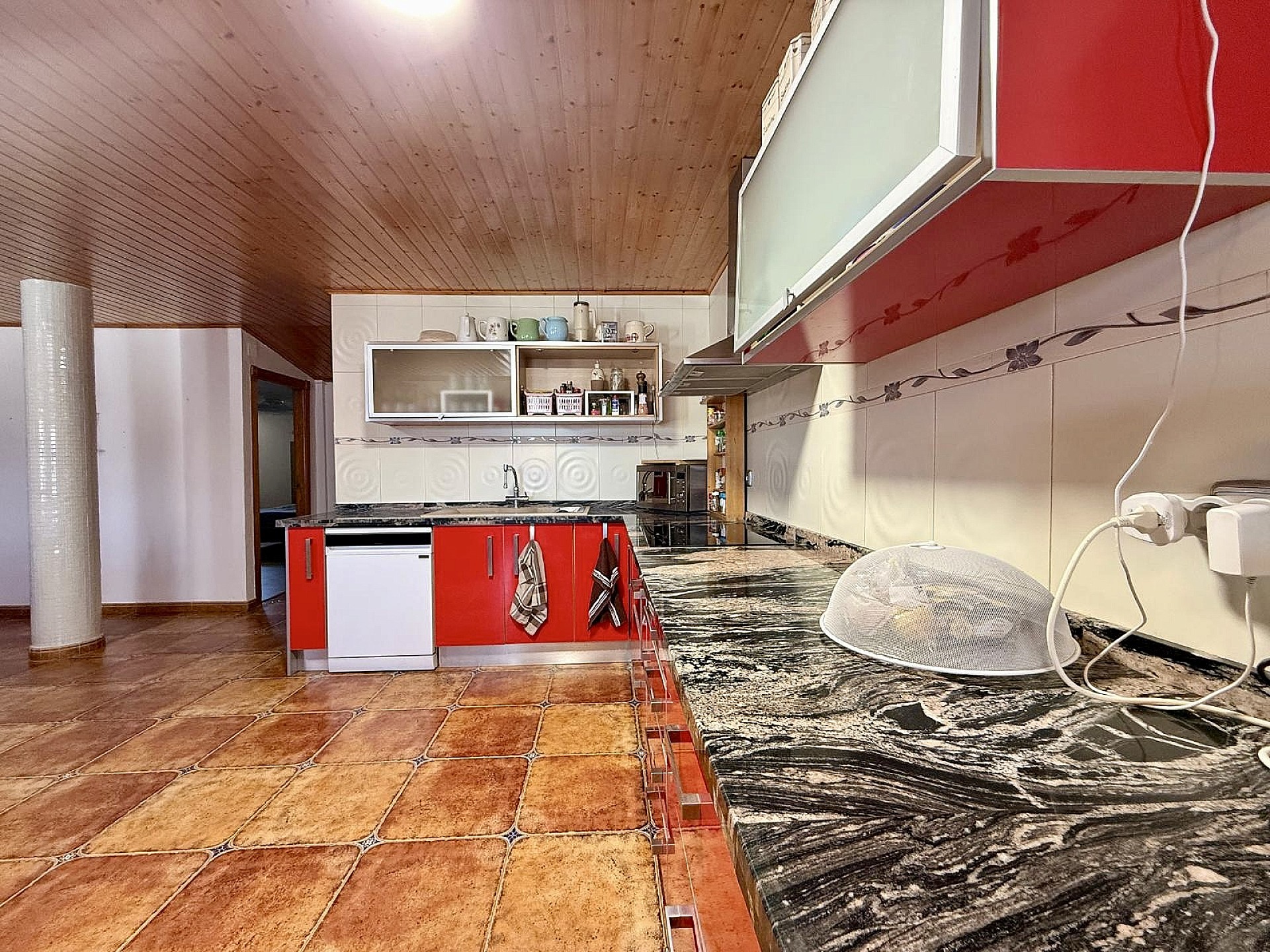 Resale - 4 Bedroom 3 Bathroom Country house in Villena -  - Alicante