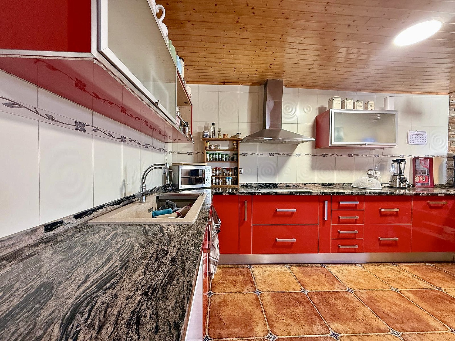 Resale - 4 Bedroom 3 Bathroom Country house in Villena -  - Alicante