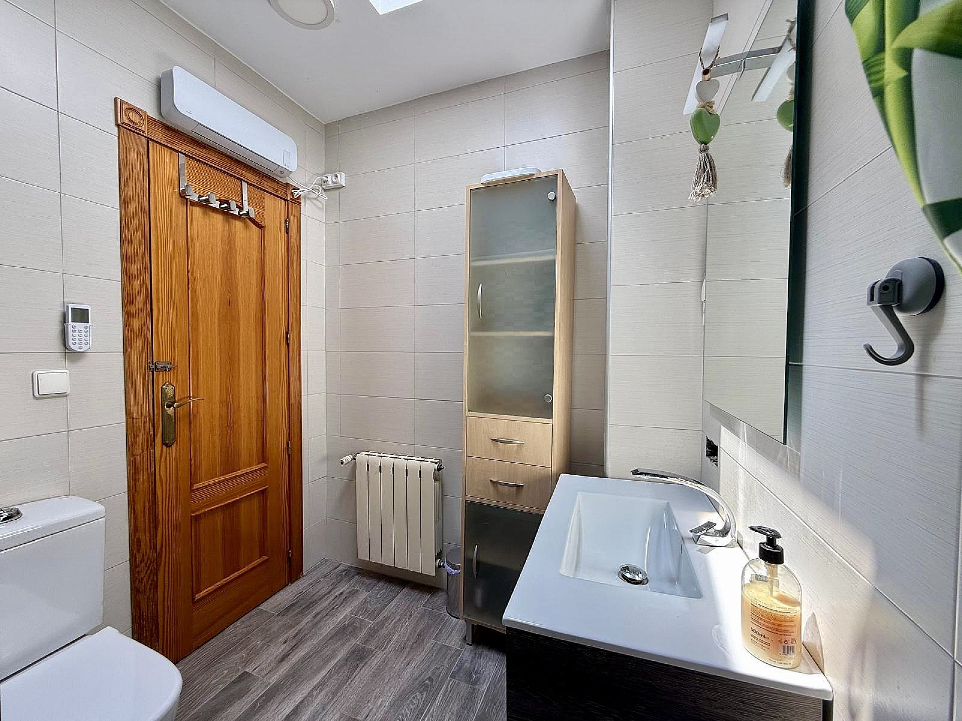 Resale - 4 Bedroom 3 Bathroom Country house in Villena -  - Alicante