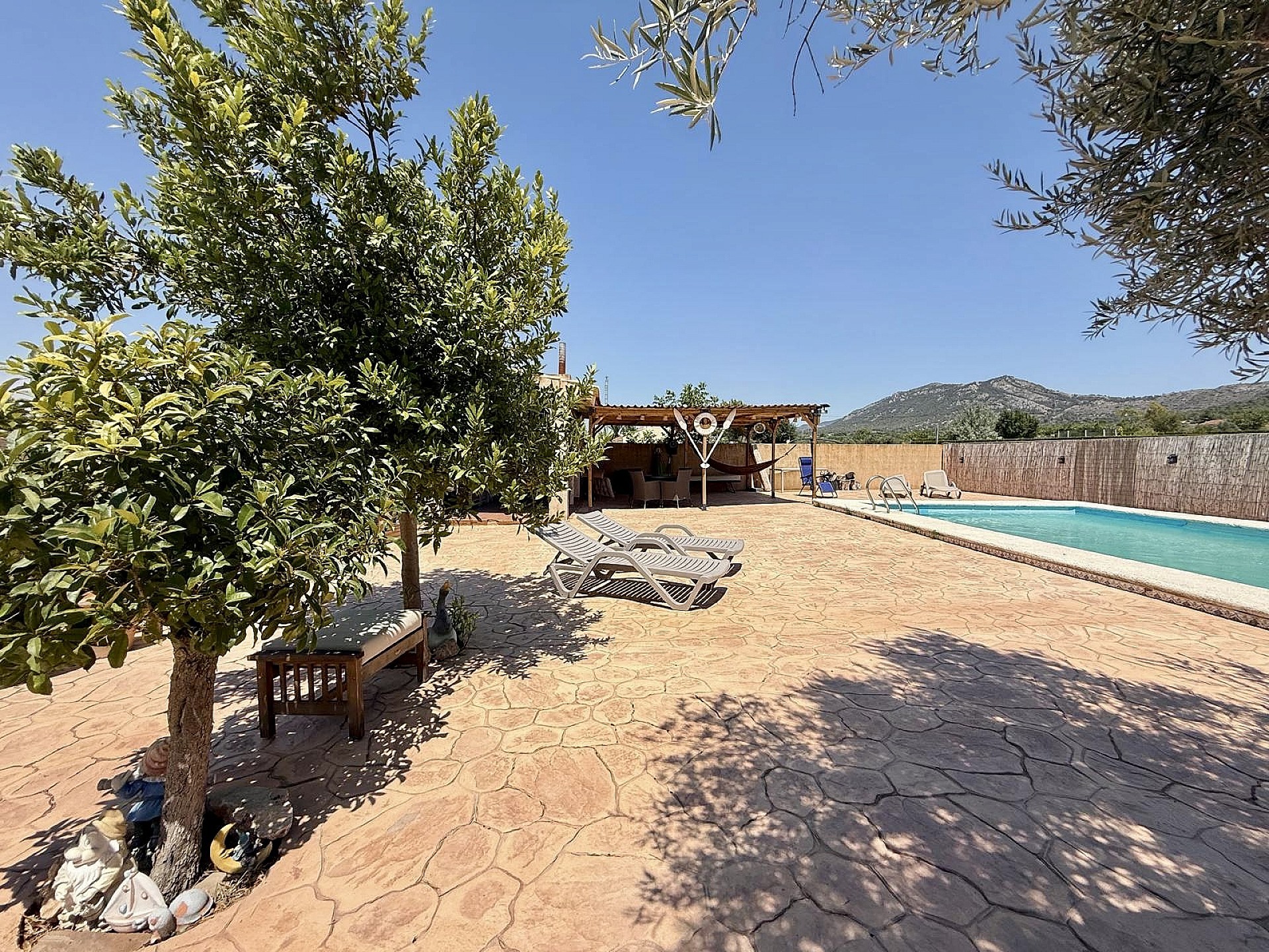Resale - 4 Bedroom 3 Bathroom Country house in Villena -  - Alicante